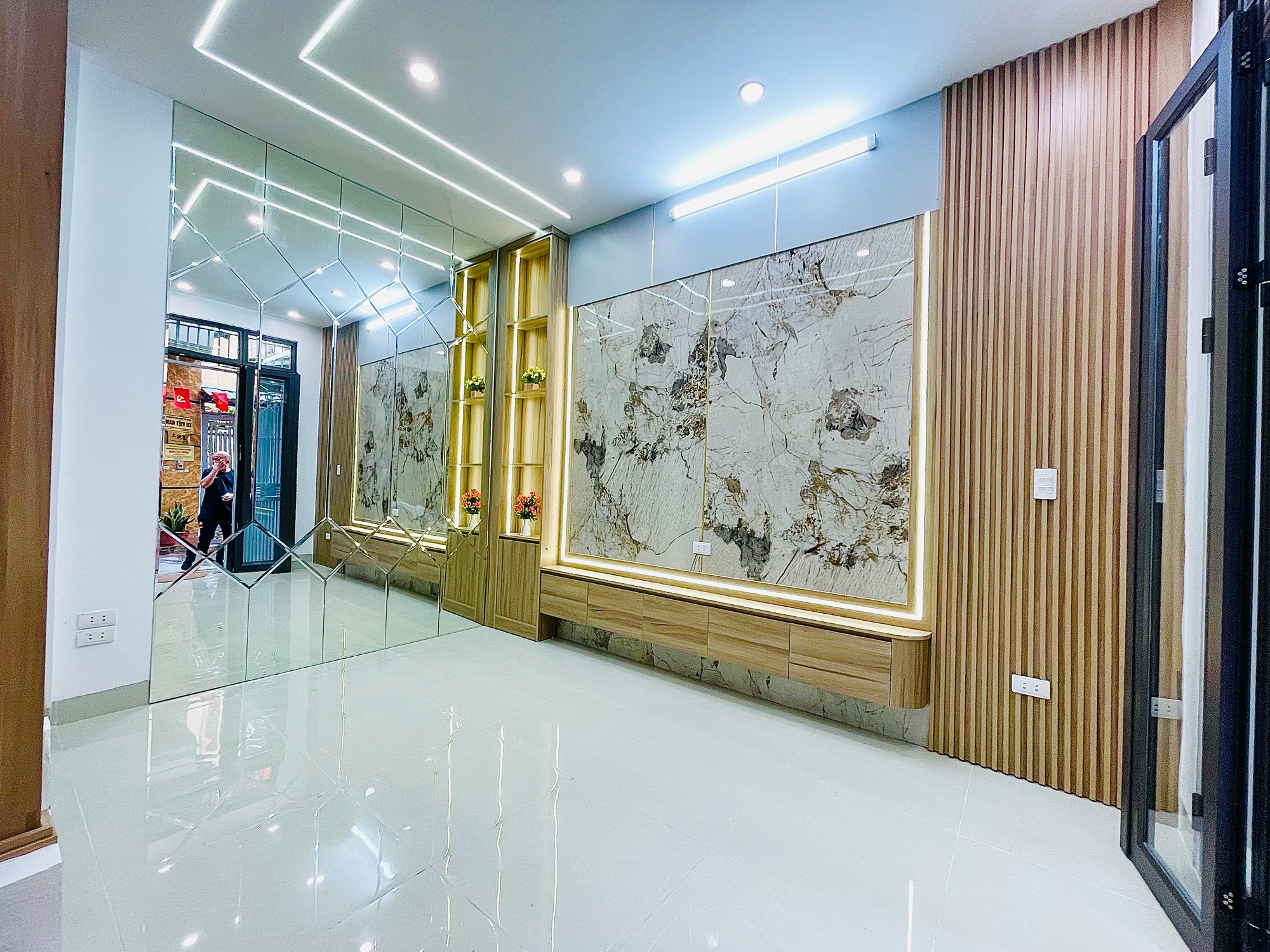 [BÁN GẤP] GIÁP NHỊ 22M² – 5 TẦNG – LÔ GÓC – GẦN Ô TÔ TRÁNH