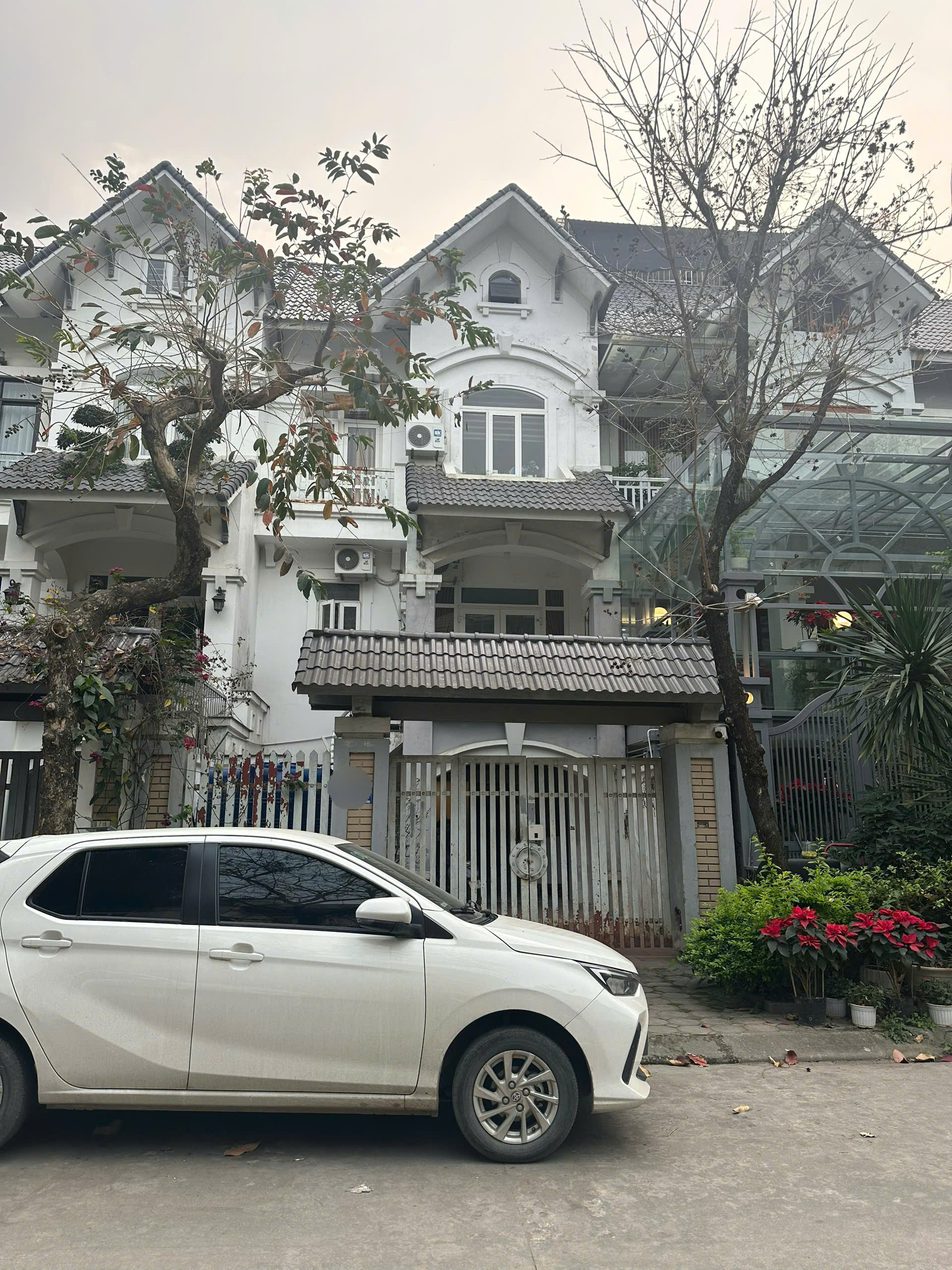 Tin Chuẩn! BÁN GẤP Biệt Thự KĐT Mỹ Đình 100m2 x 4 Tầng, Vỉa Hè Oto Tránh, Giá 30Tỷ