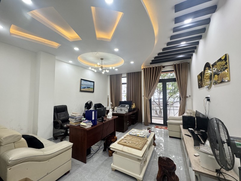 Bán nhà đường Bưng Ông Thoàn, Phú Hữu, Q9, TP HCM. DT 81m2, 4 tầng. Giá 8.9 tỷ, SH - 0933125879