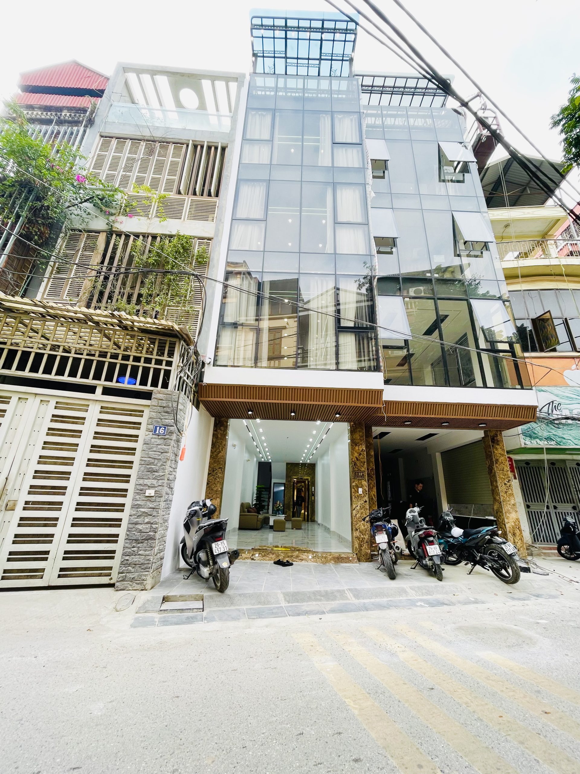 Bán nhà phố Thịnh Liệt, 50m2, 6 tầng đẹp keng, kinh doanh sầm uất, full nội thất sang trọng, cao cấp.