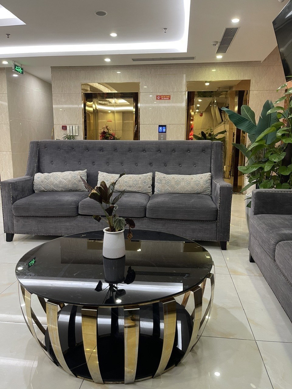 Bán khách sạn 5 sao đường Dương Đình Nghệ gần biển Mỹ Khê, 19 tầng 100 phòng, DT 290m2, giá 465 tỷ