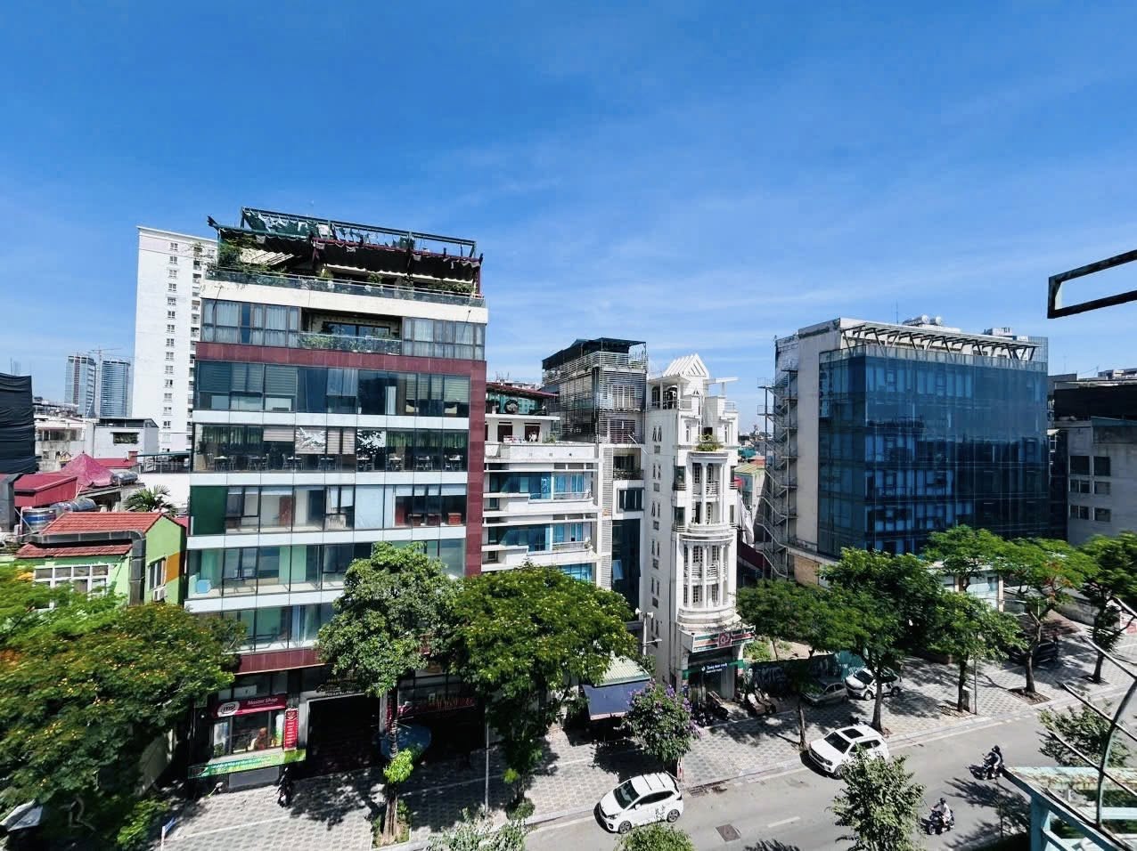 Siêu Đẹp Mặt Tiền 6M Mặt Phố Lạc Long Quân 30.5 Tỷ Vuông A4 Vỉa Hè Rộng Gần Hồ