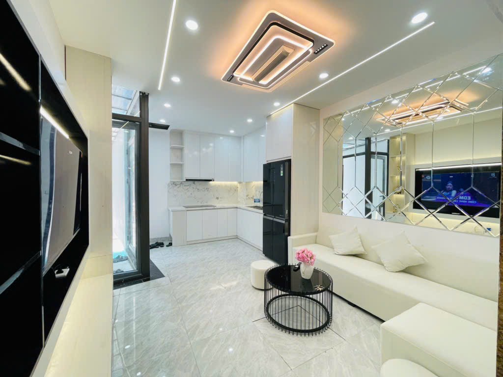 [BÁN GẤP] NHÀ ĐỊNH CÔNG HẠ 38.5M² – 6 TẦNG – THANG MÁY – 2 MẶT THOÁNG – Ô TÔ GẦN