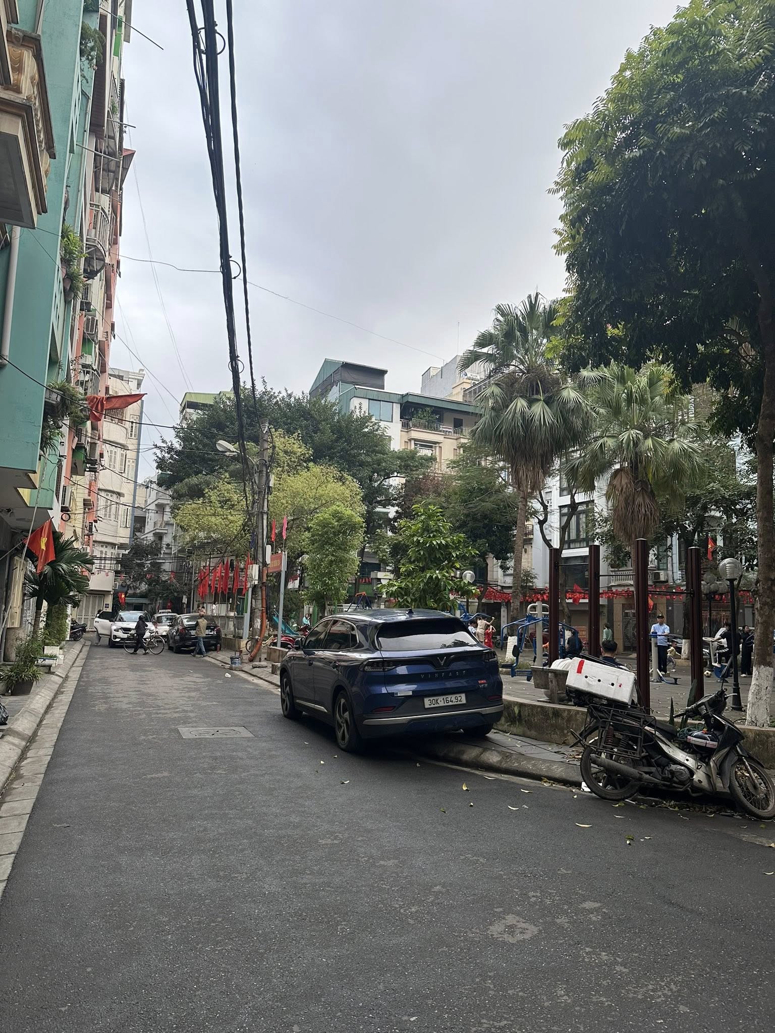 BÁN NHÀ MẶT NGÕ Ô TÔ TRÁNH ĐƯỜNG NGUYỄN NGỌC VŨ. 60M2 - 5 TẦNG.