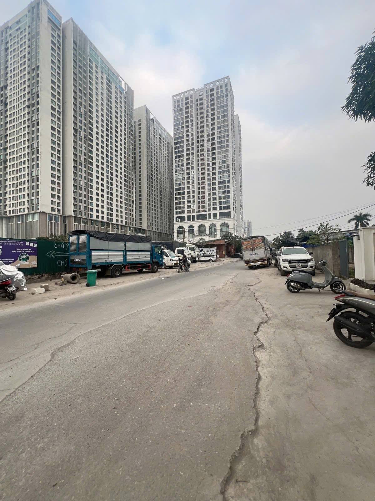 BÁN BIỆT THỰ ĐƯỜNG NGUYỄN XIỂN. 220M2 - 4 TẦNG. MT 10M.