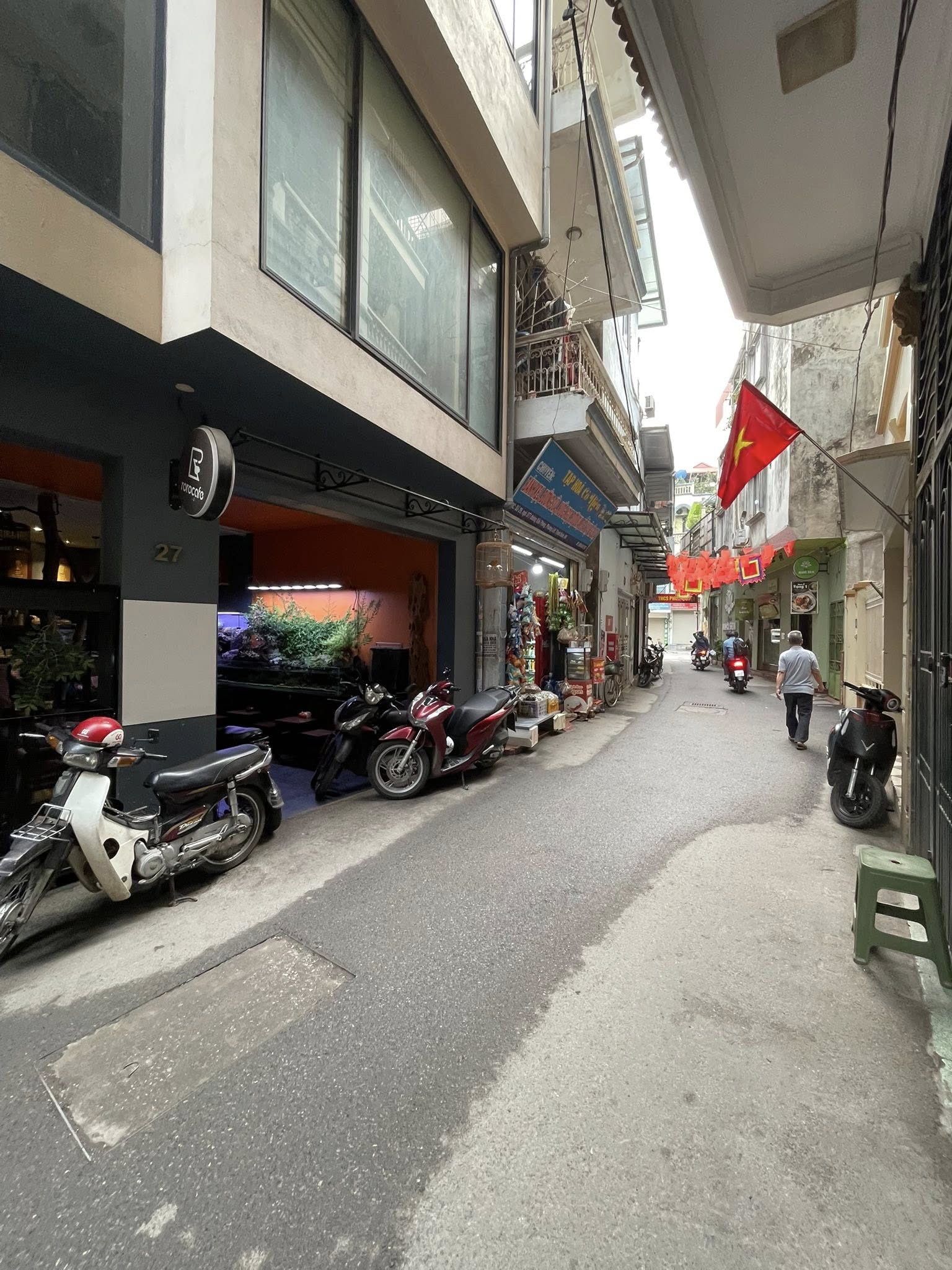 BÁN TÒA NHÀ ĐƯỜNG GIẢI PHÓNG. 8 TẦNG. THANG MÁY. GARA Ô TÔ.