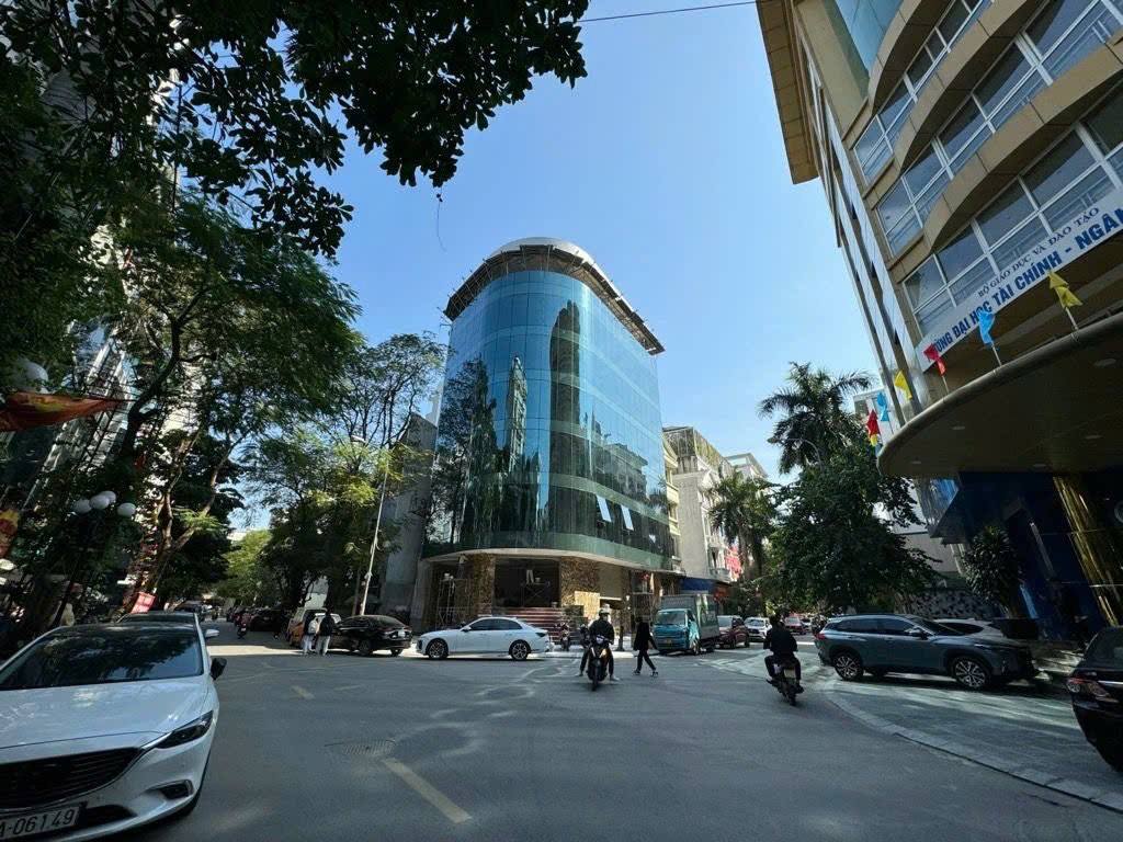 BÁN BIỆT THỰ HUYNDAI ĐƯỜNG TÔ HIỆU. HÀ ĐÔNG. 189M2 - 4 TẦNG. MT 10M.