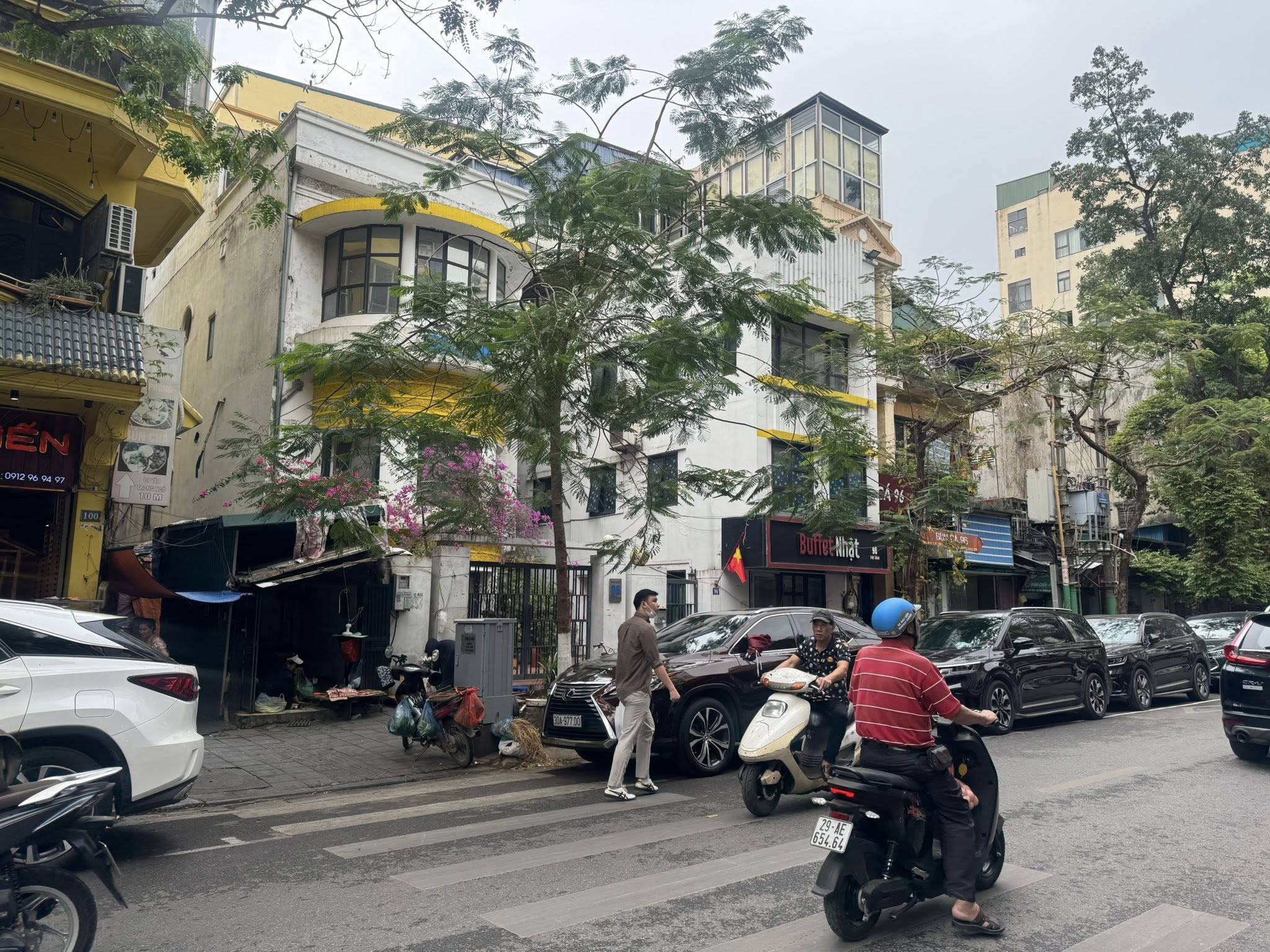BÁN NHÀ MẶT PHỐ TUỆ TĨNH. 320M2 XÂY 4 TẦNG. MT 12M.