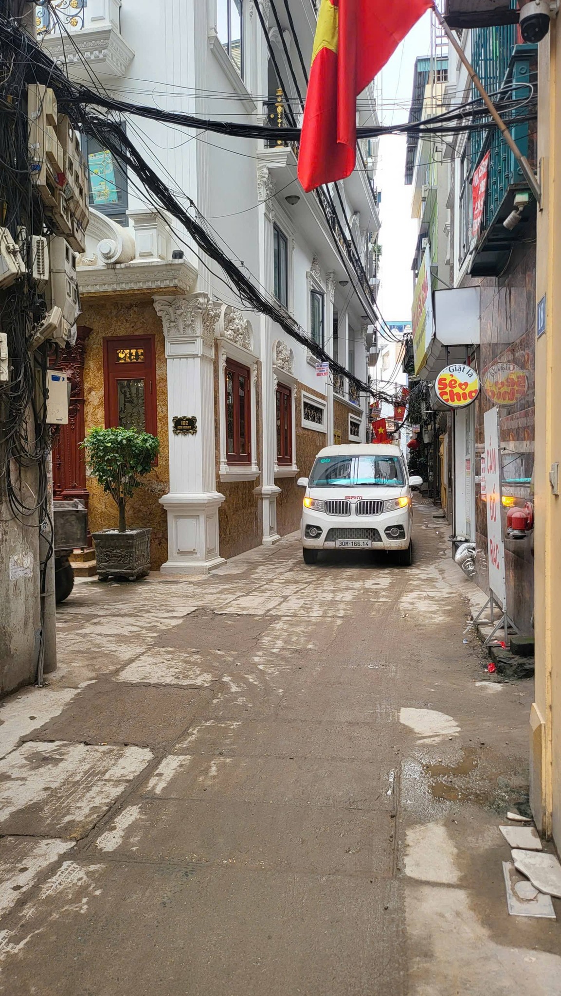BÁN TÒA NHÀ CHDV ĐƯỜNG KIM GIANG. 110M2 - 7 TẦNG. THANG MÁY. 37 CĂN HỘ.