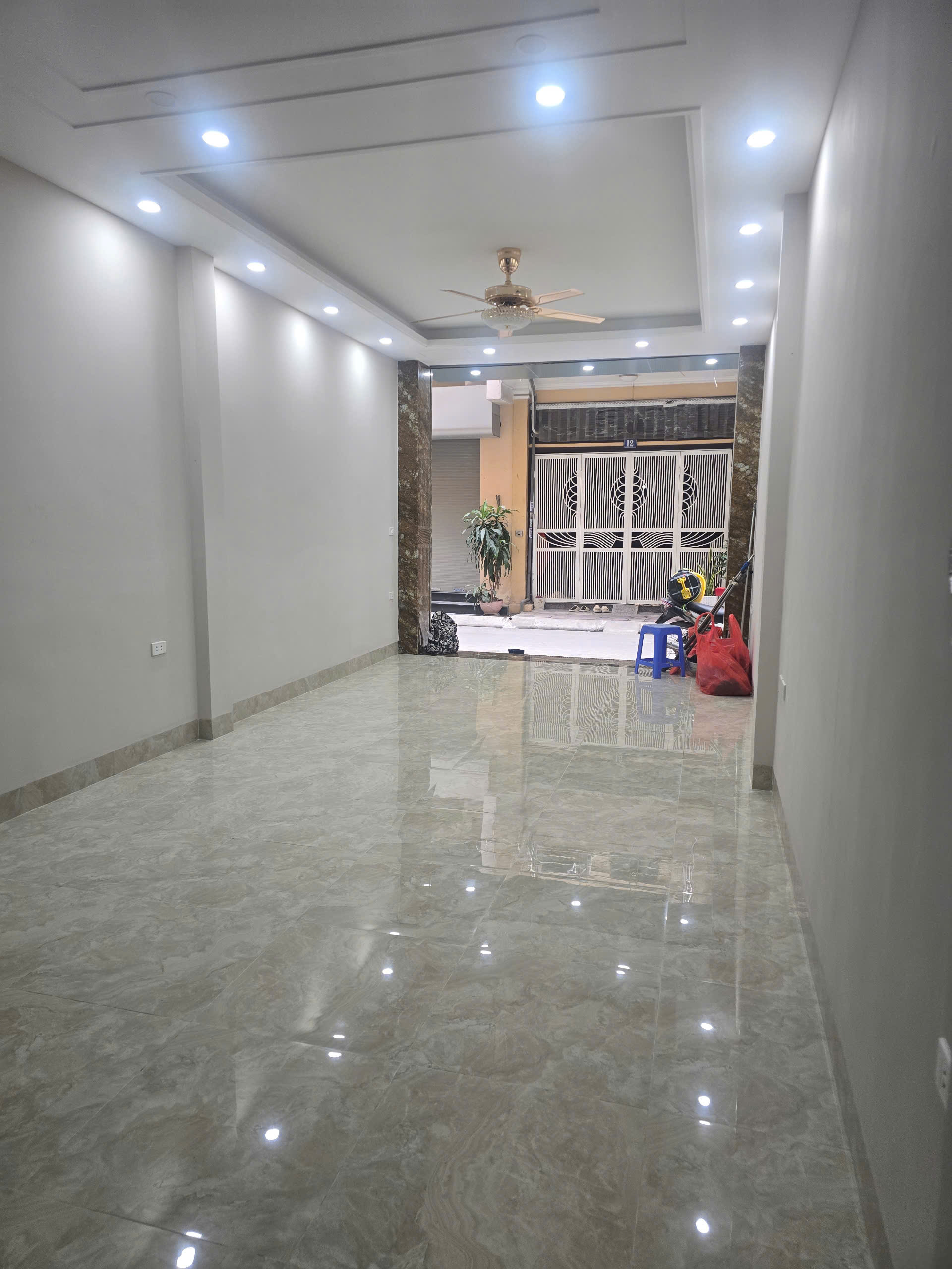 7 TẦNG THANG MÁY - VỪA Ở VỪA CHO THUÊ HÁI RA TIỀN - PHÂN LÔ OTO CHẠY VÒNG QUANH - 10M RA CHỢ DT 42M MT 4M GIÁ 21.9TỶ