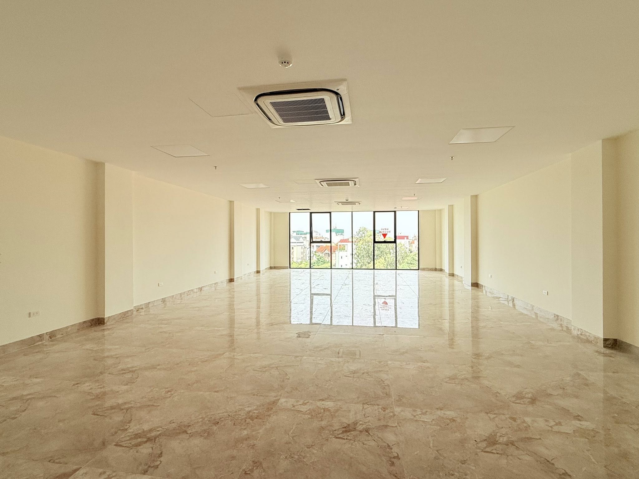 Cho thuê toà văn phòng nguyễn căn thông sàn đầy đủ PCCC đường Lê Đức Thọ. DT 120m x 7 nổi 1 hầm.