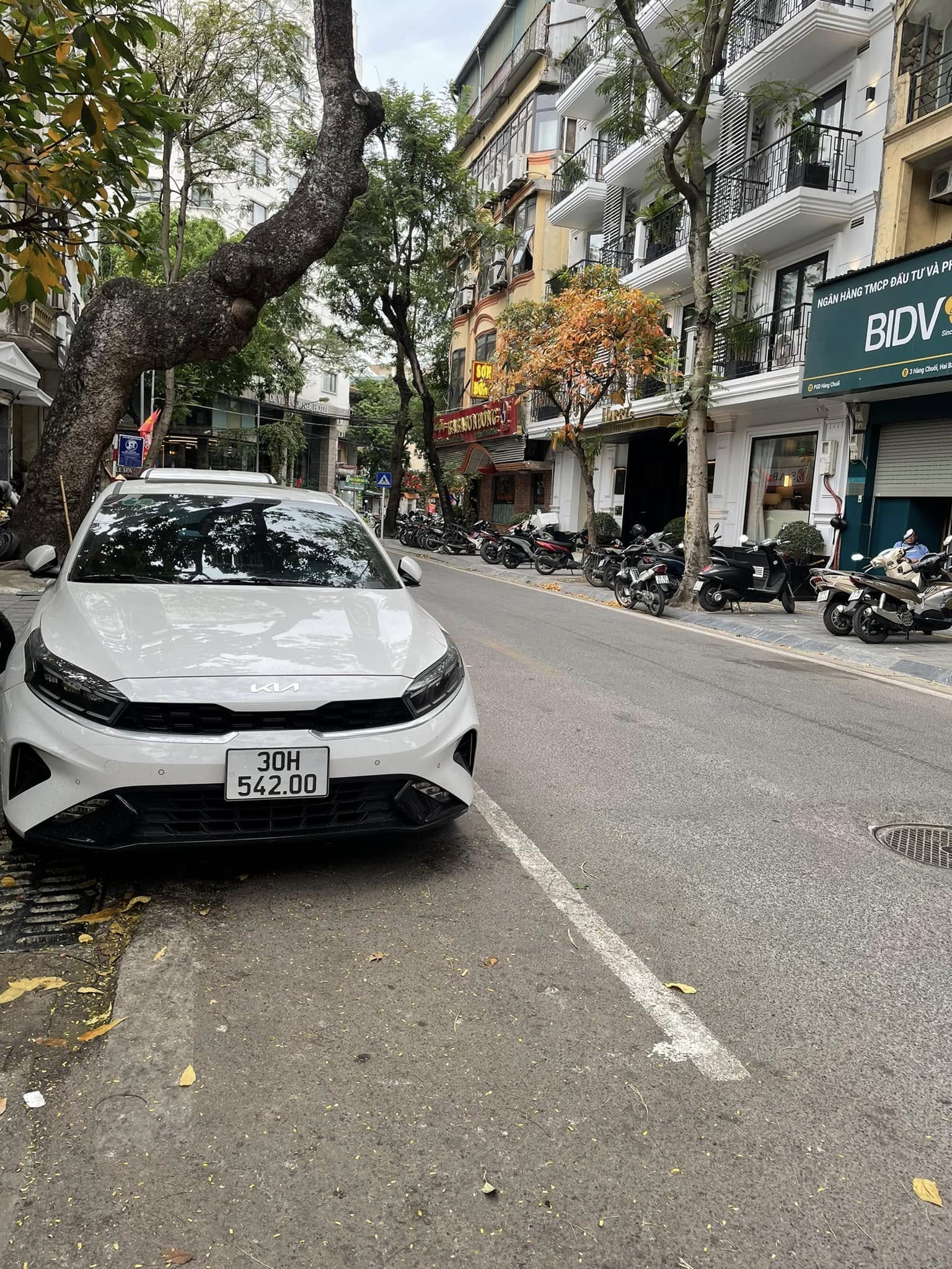 Phố Hàng Chuối Mặt Tiền 10M 3 Tầng 18 Tỷ Cách phố 5M Ngõ rộng Thoáng