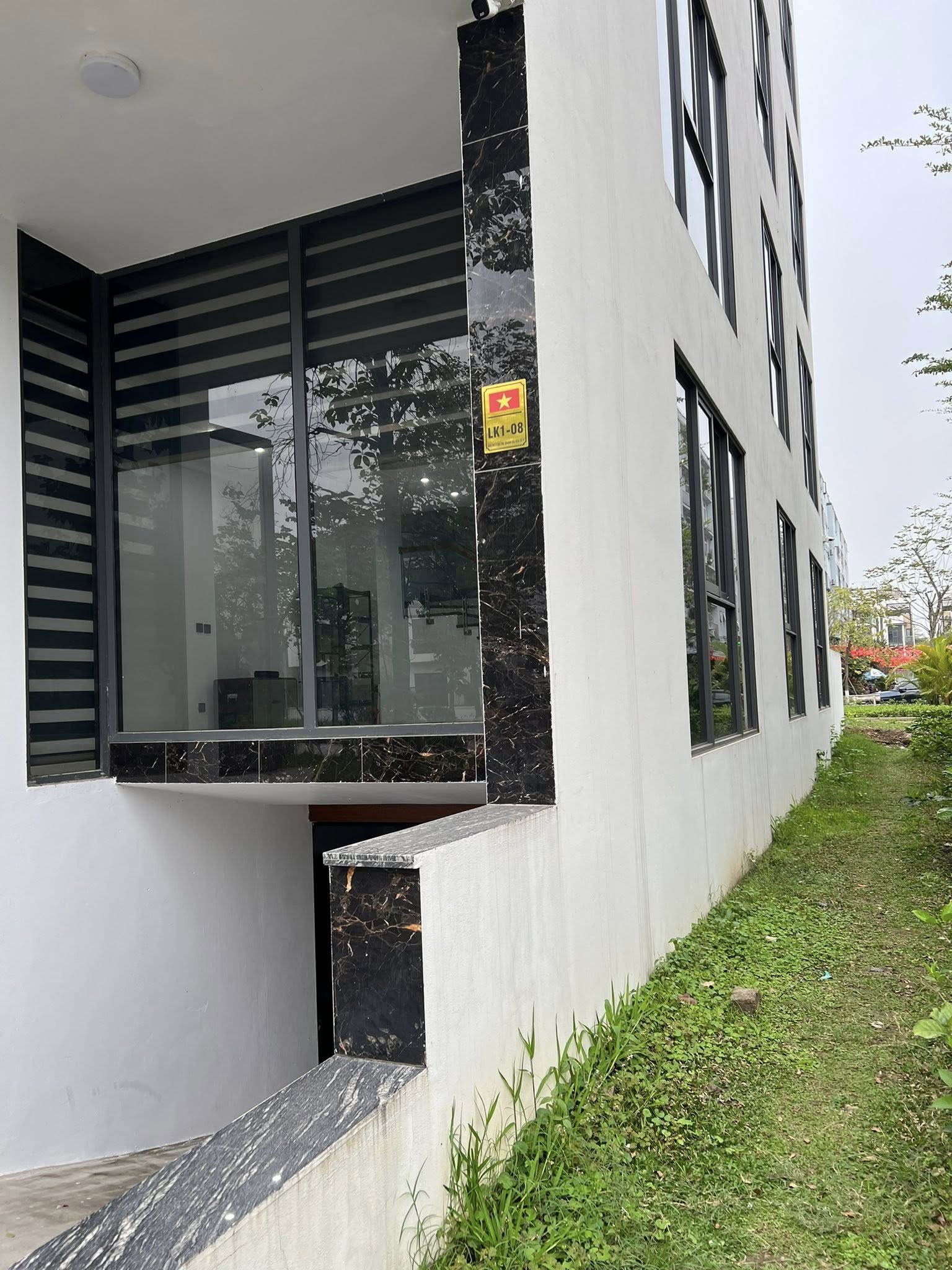 Cần cho thuê tầng 1 tại số 08- liền kề 1 lô b1.1 - KDT THANH HÀ