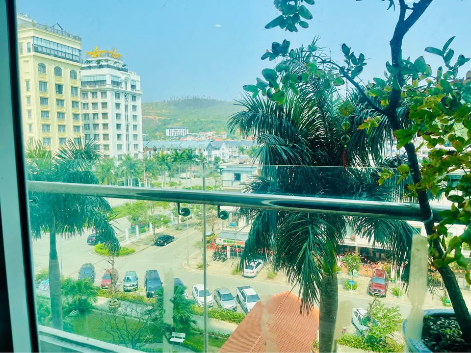 Do chuyển định cư không sử dụng nên cần bán căn hộ 2Pn 80m2 trung tâm du lịch Bãi Cháy, Hạ Long