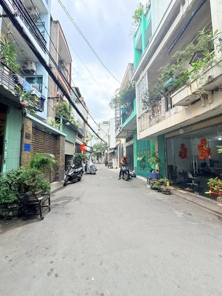 Nhà Đường Lạc Long Quân Quận Tân Bình Phường 11 Cũ.