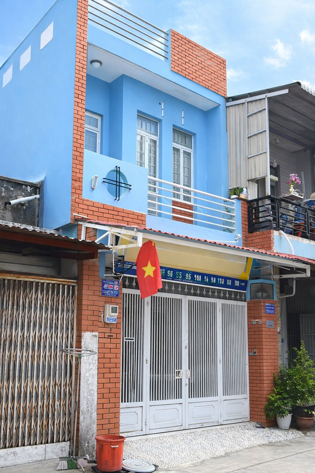 NHÀ ĐẸP GIÁP AEON TÂN PHÚ – ĐƯỜNG 8M – 56M – 2 TẦNG NHỈNH 5 TỶ