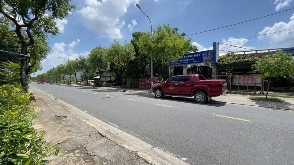 Bán nhà mặt tiền 12x30m nở hậu 17m giá 10,7 tỷ Đường Huỳnh Thị Na