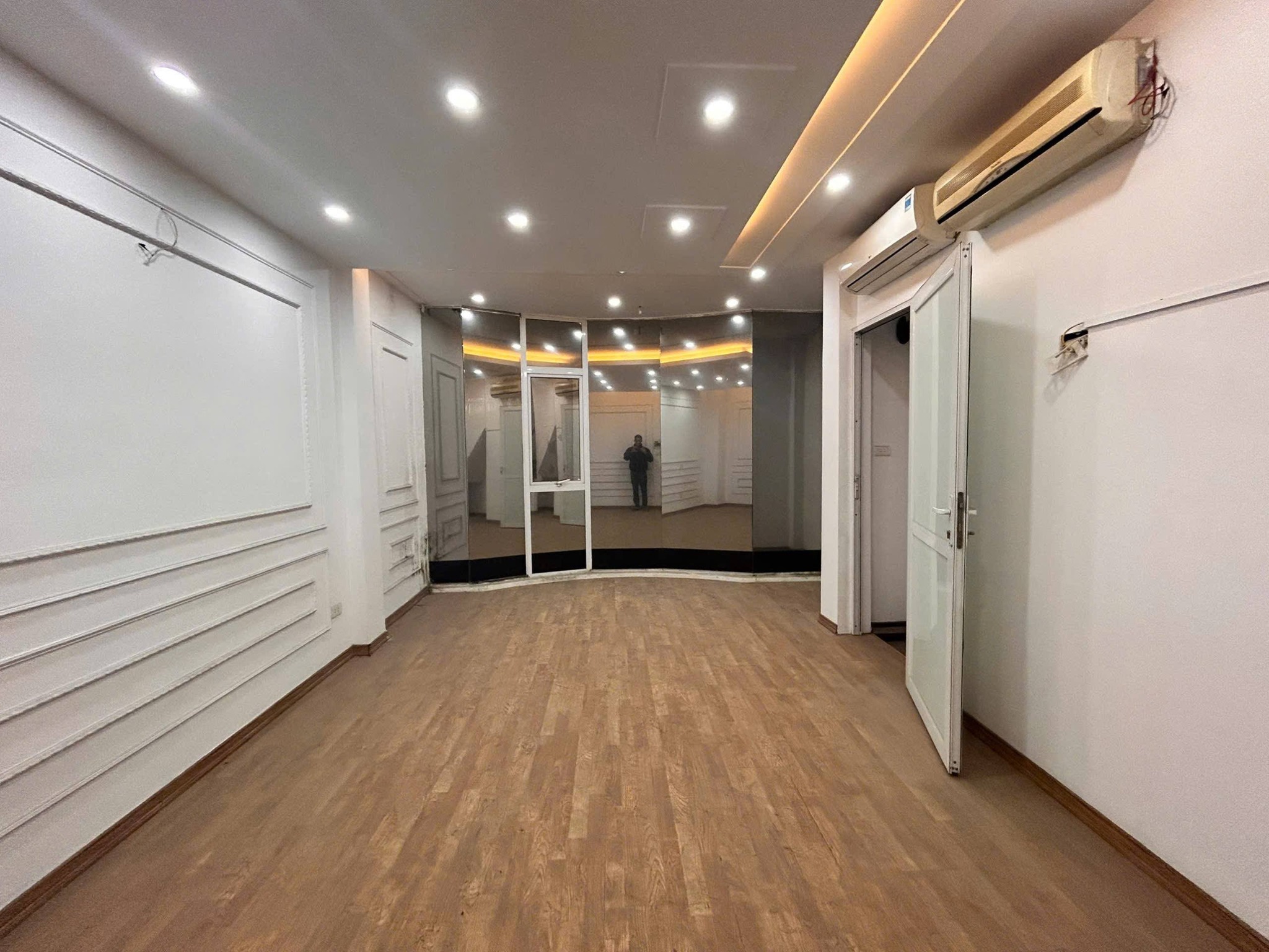 MẶT PHỐ KIM MÃ BA ĐÌNH-24Mx6T NHỈNH 14TỶ-LÔ GÓC 3 THOÁNG-KINH DOANH SẦM UẤT
