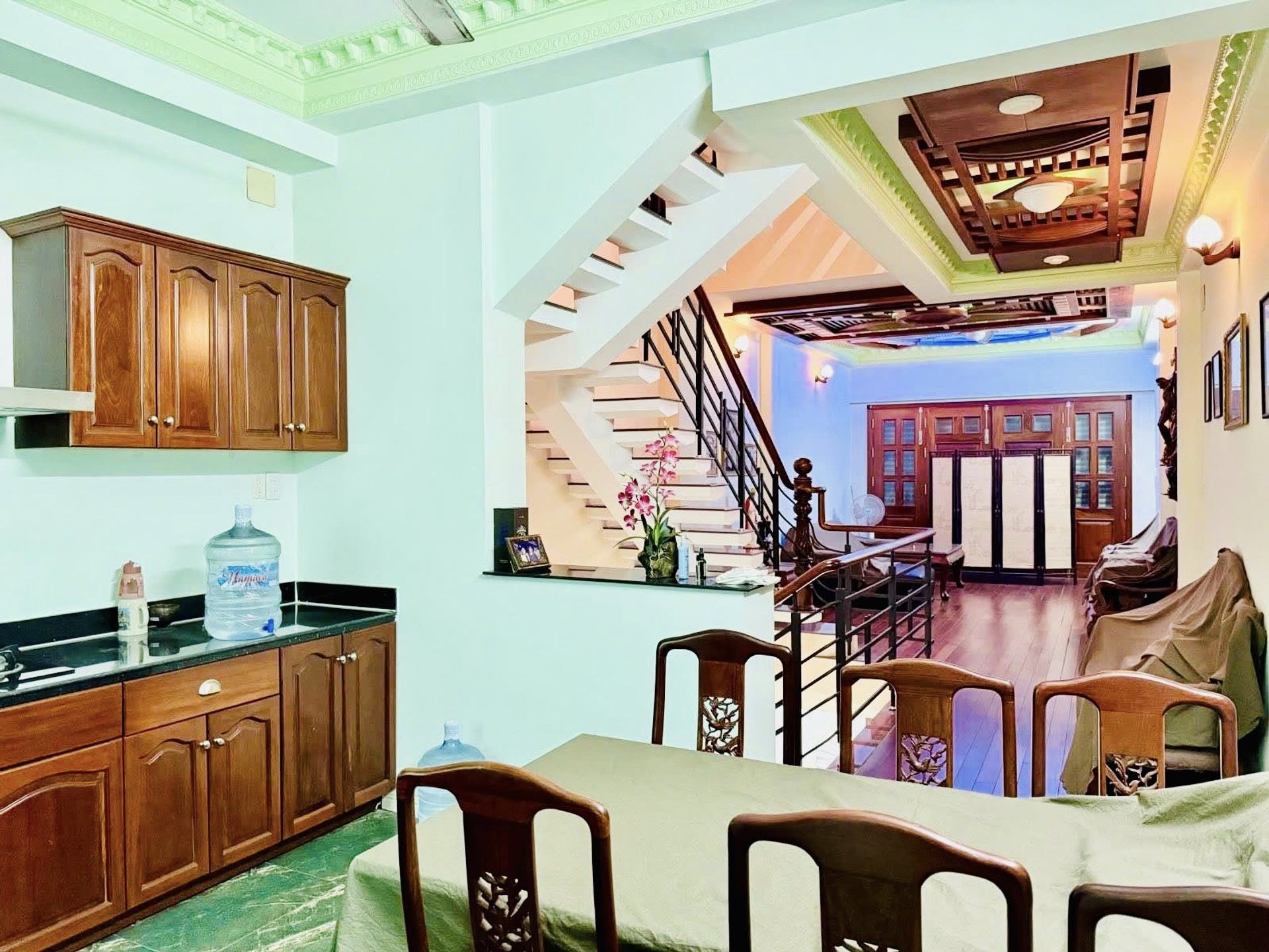 NHÀ 4 TẦNG GIÁP ĐẦM SEN ĐƯỜNG 8M THÔNG 75M CÓ SẴN Ô THANG MÁY CHỈ 9.X
