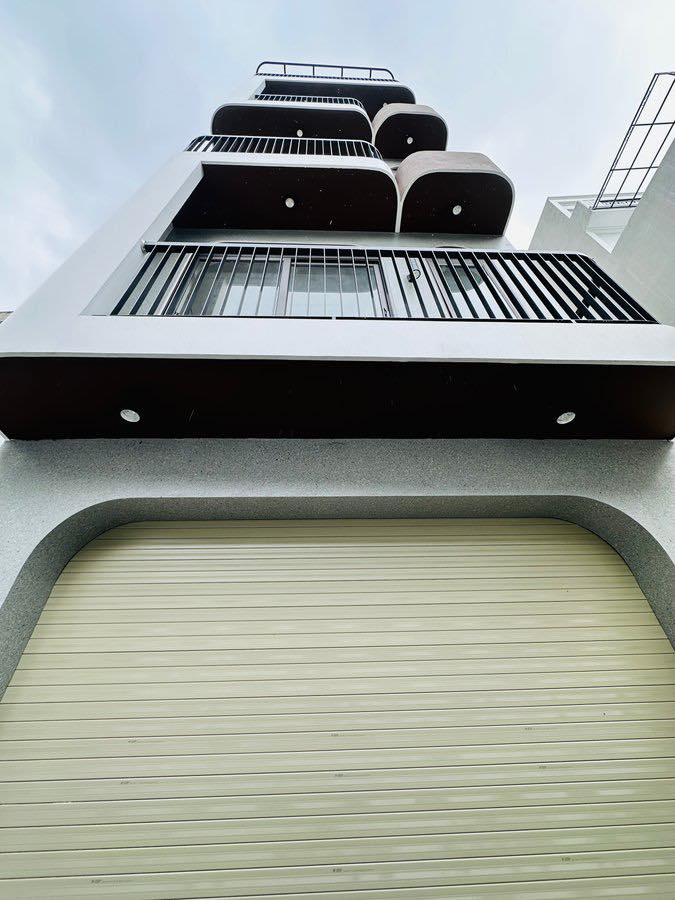 CHỈ NHỈNH 9 TỶ PHỐ THẠCH BÀN 50M2, 5T THANG MÁY, Ô TÔ CẠNH NHÀ - GẦN AEON LONG BIÊN