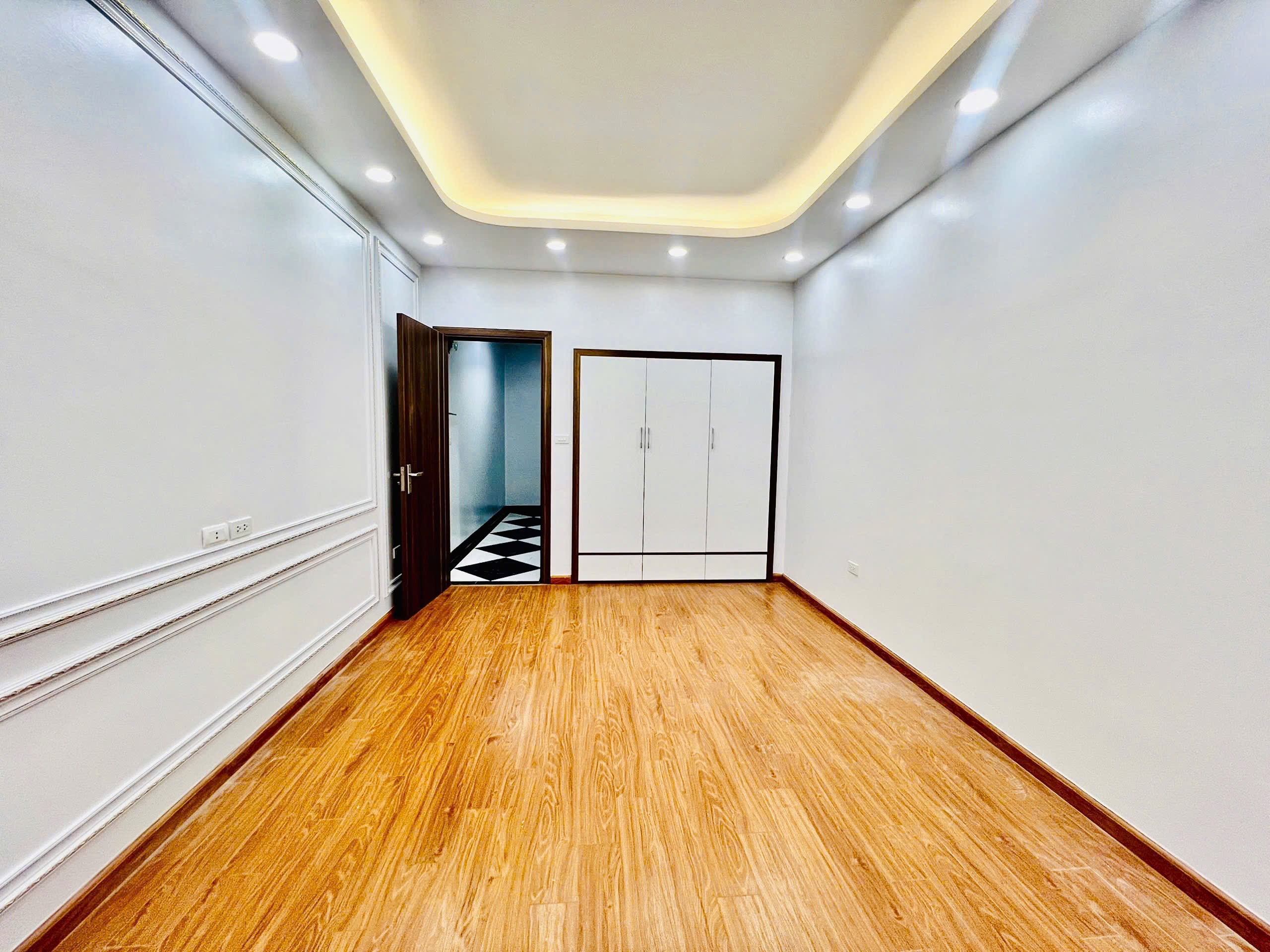 [BÁN GẤP] LĨNH NAM 30M² – 5 TẦNG – NHÀ MỚI – GẦN Ô TÔ