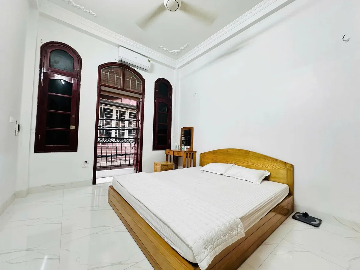 Bán Nhà Xuân Thủy. Cầu Giấy. Lô Góc. DT 42m2. MT 3.5m. 4 Tầng. Giá 13.7 Tỷ