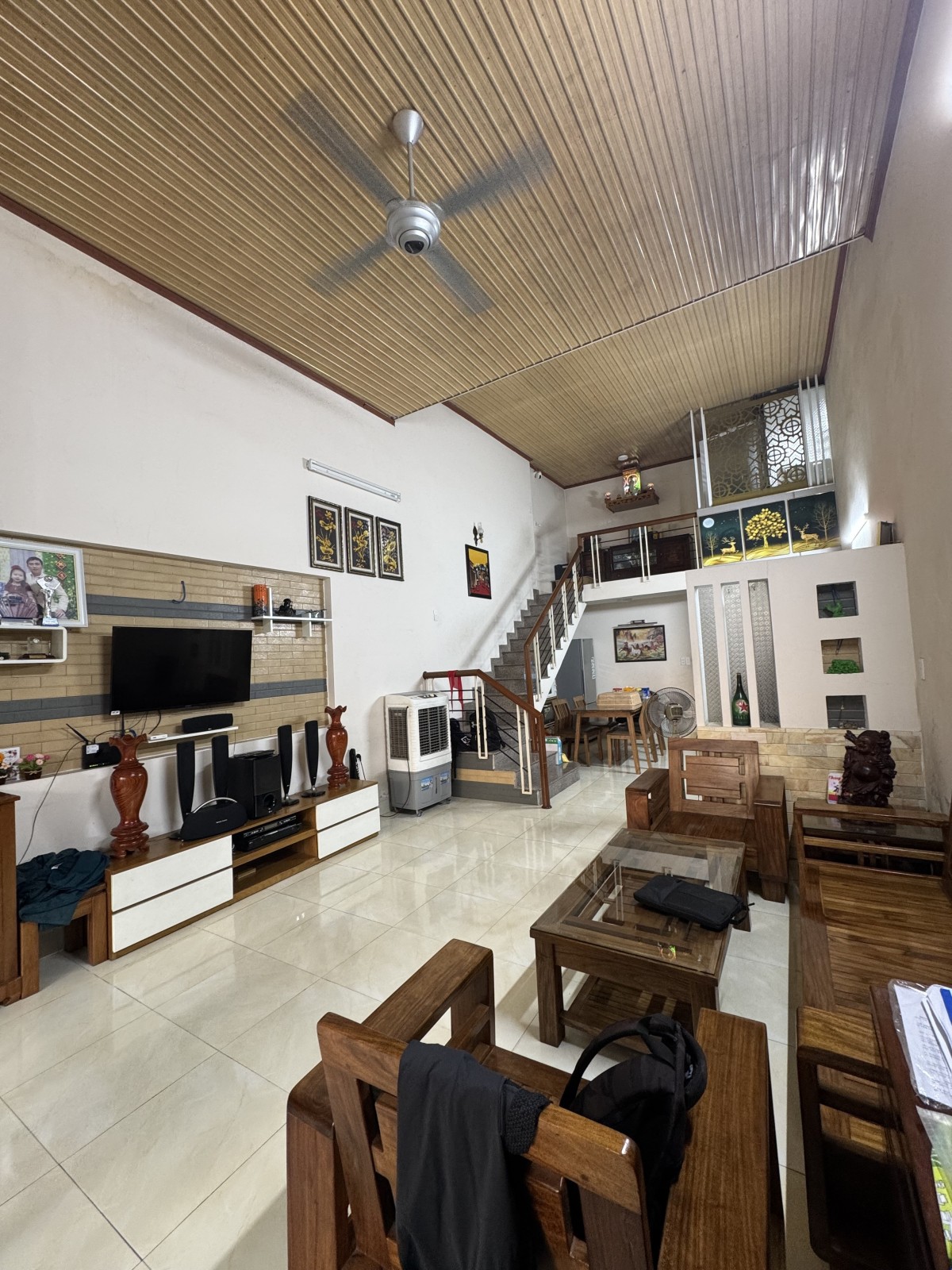 Nhà sát Lê Đại Hành, 104m2 ngang 6m, ô tô vào nhà, giá 4.5 tỷ