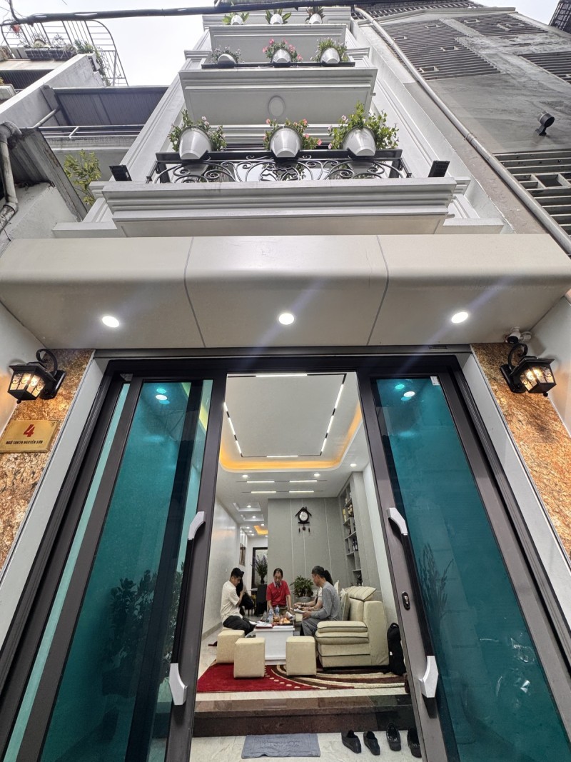 BÁN NHÀ RIÊNG 5 Tầng Phố Nguyễn Sơn 60 m2 mặt tiền 4m X 13.5 tỷ Long Biên-Hà Nội.