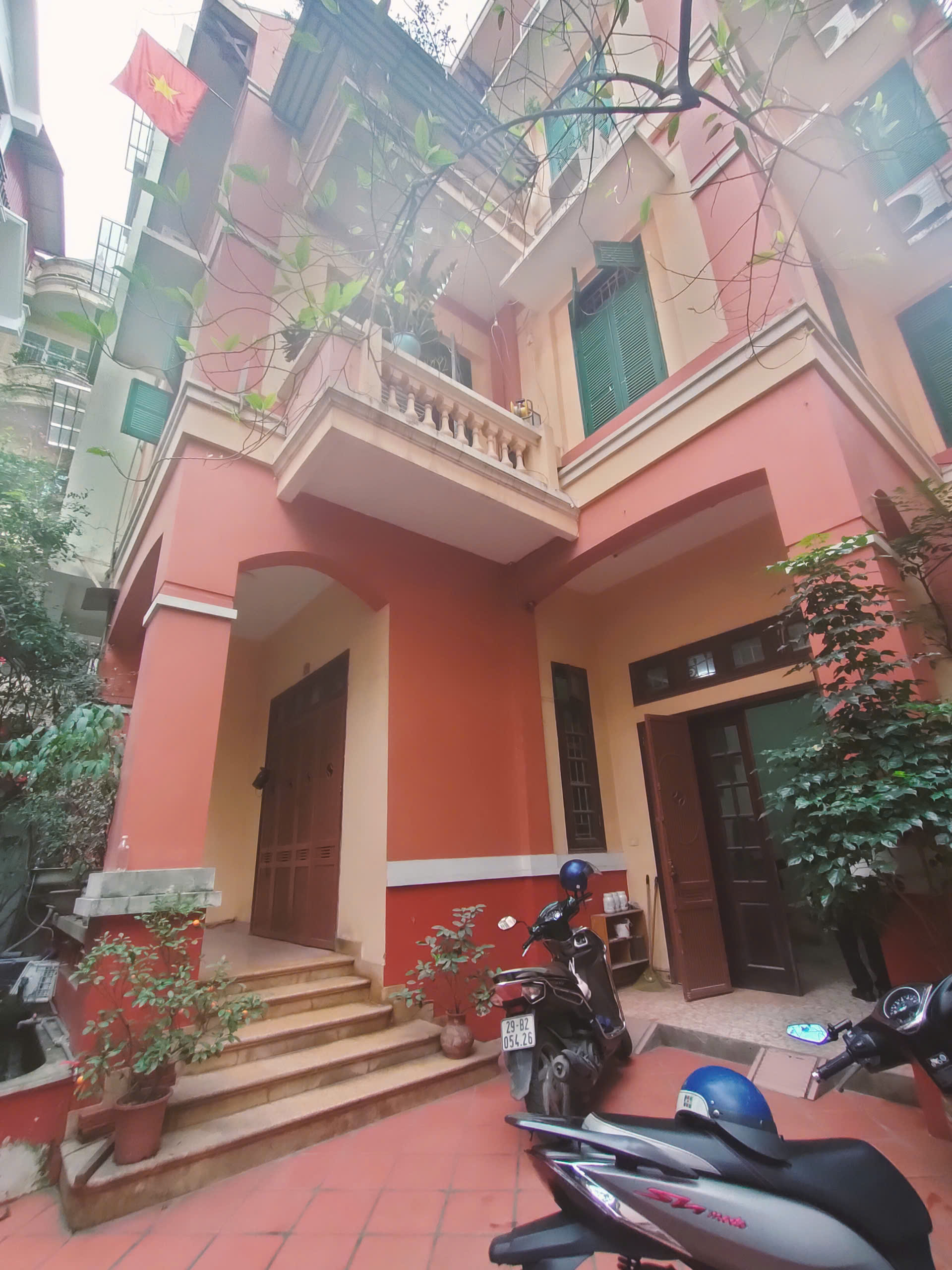 Bán nhà Võ Chí Công, Tây Hồ,125m2, ôtô, ôchờ thang máy, phân lô kinh doanh ngõ thông, 30tỷ