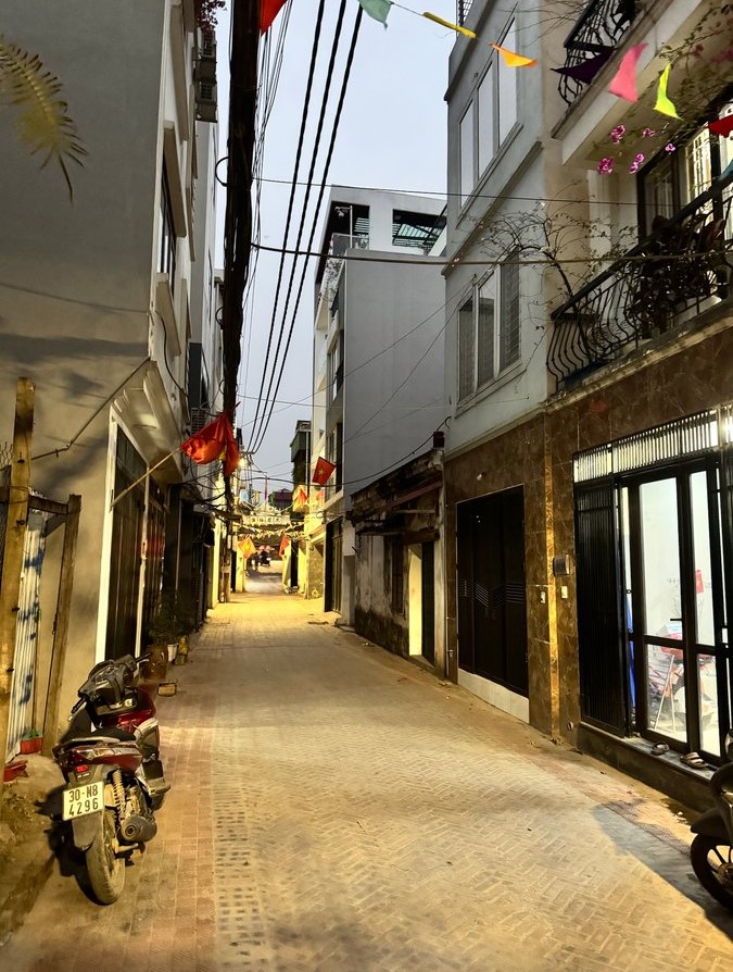 Bán nhà ngõ 79 Trần Cung, Cầu Giấy, 42m2, 6 tầng, ôtô 30m, ngõ thông, kinh doanh, 8.5 tỷ