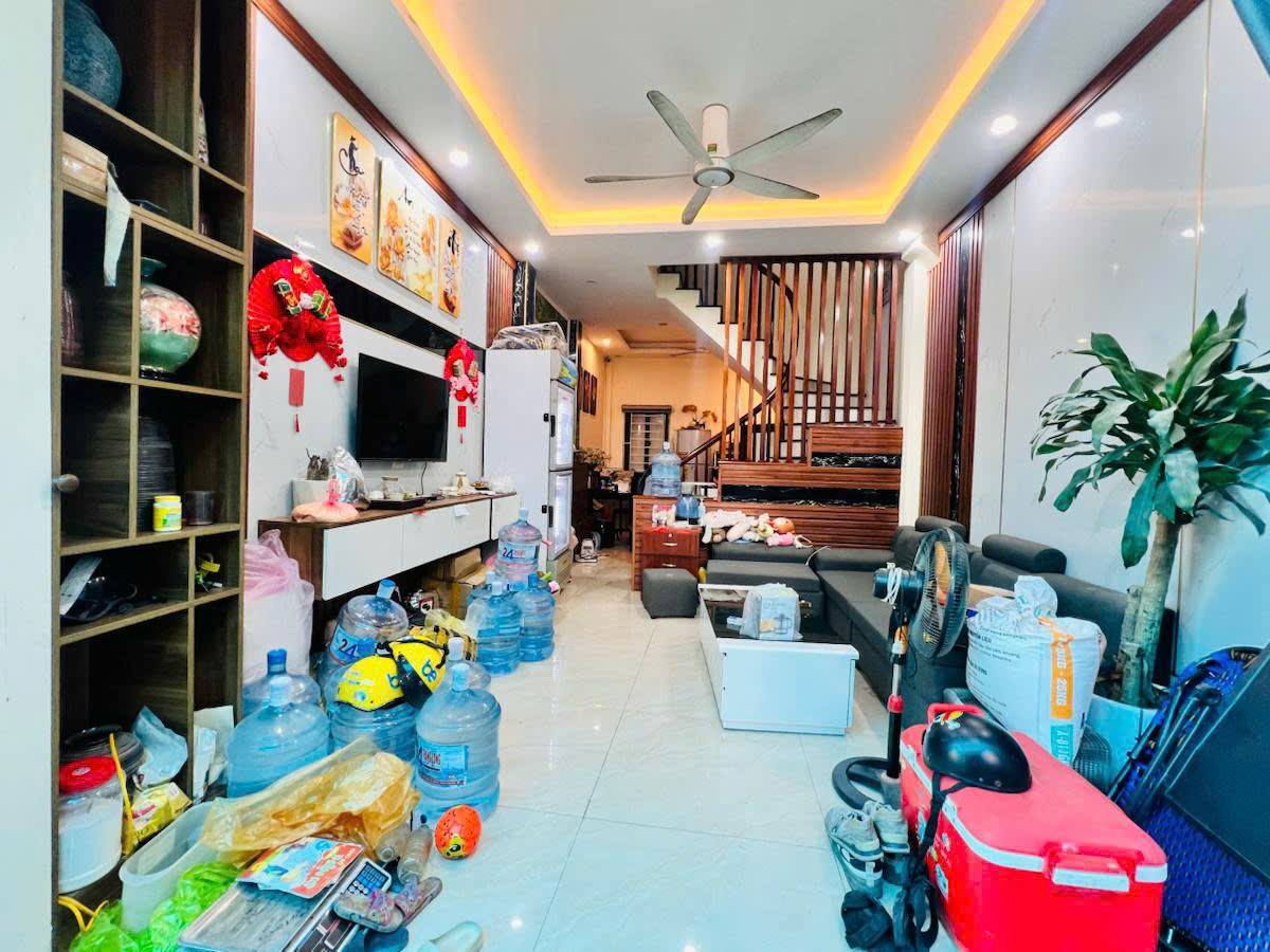 Bán nhà phố Dịch Vọng, Cầu Giấy, 45m2, 6tầng, thang máy, ô tô gần, vừa ở, vừa kinh doanh, giá 12 tỷ