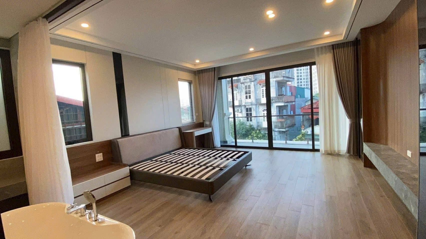 Nhà mới- Ở sướng- Lô góc- 6 tầng- Thang máy- Ở sướng- Ô tô đỗ cửa- Phố Trần Duy Hưng.