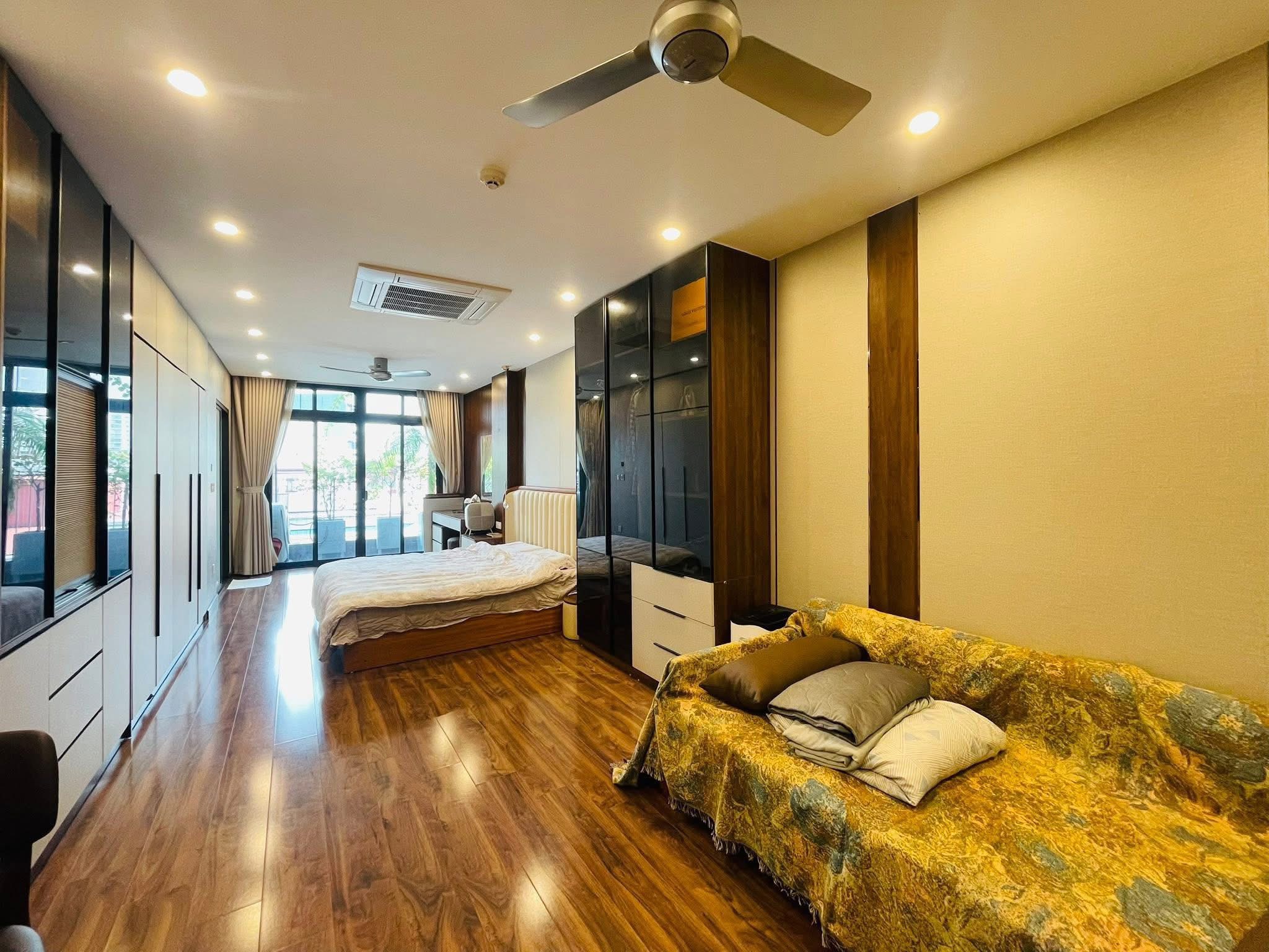 Nhà đẹp thoáng sáng- Ở sướng- Phân lô Dân trí cao- Vỉa hè- Ô tô tránh- Phố Trần Duy Hưng.