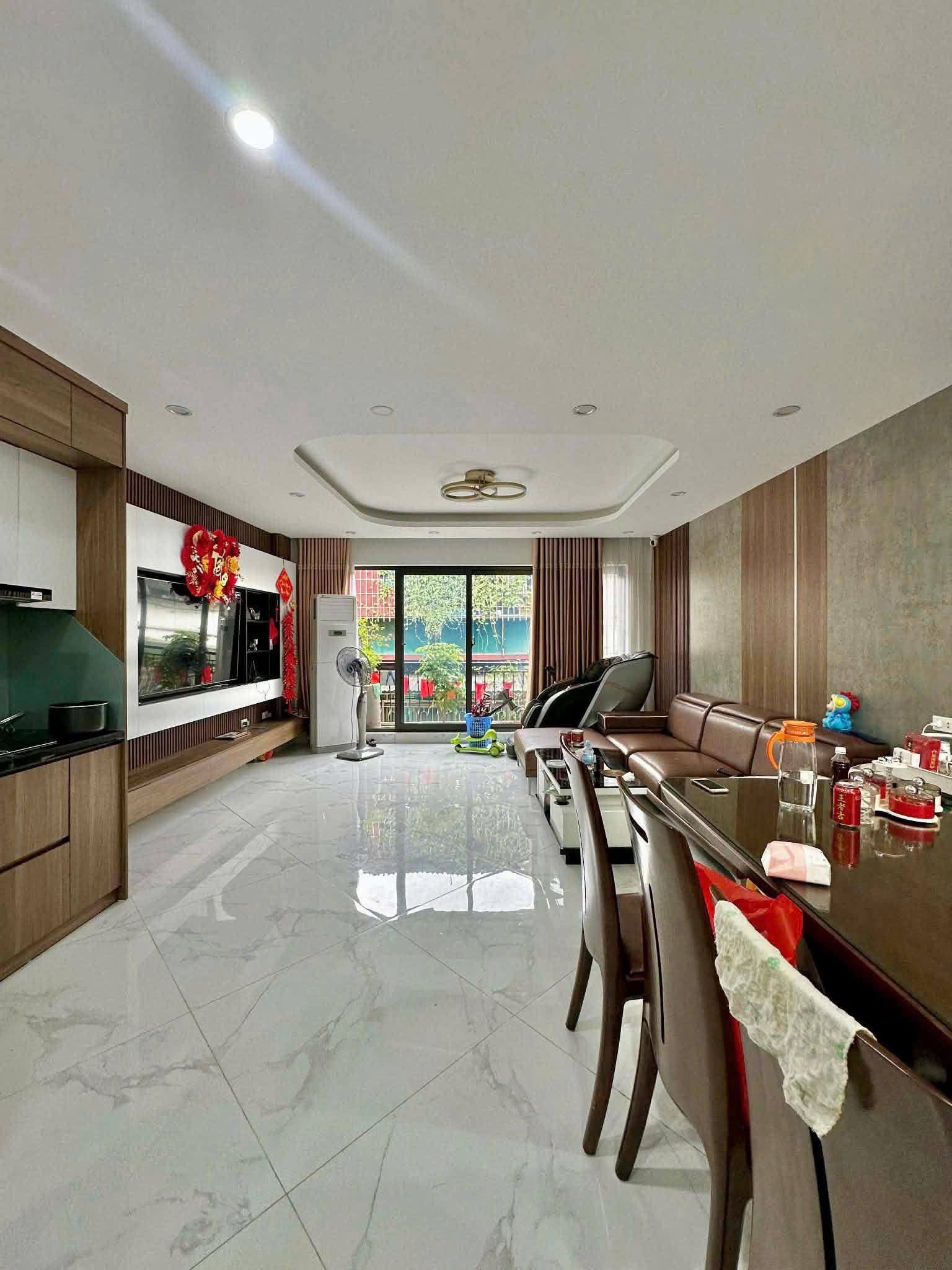 NHÀ PHÂN LÔ PHỐ HOÀNG NGÂN- 61M- 5 TẦNG- VỪA Ở VỪA KINH DOANH- Ô TÔ TRÁNH.