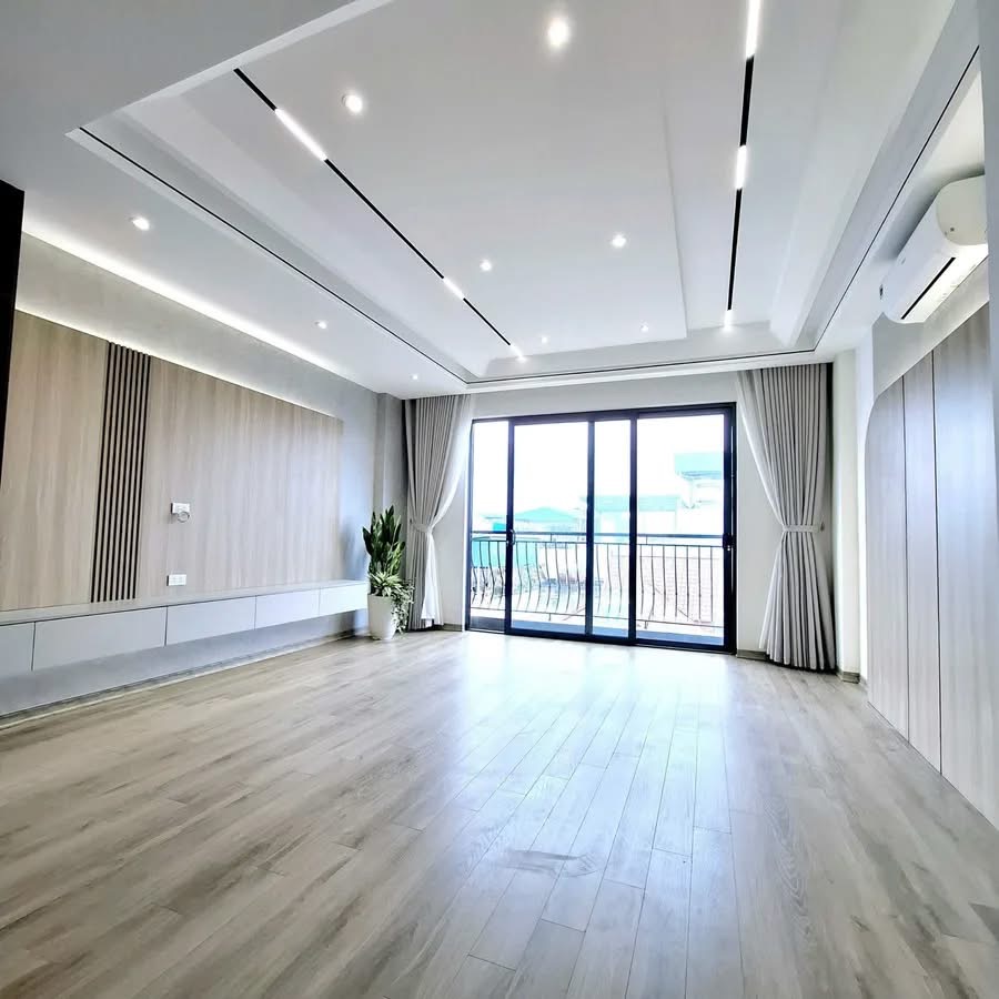 NHÀ PHÂN LÔ PHỐ HOÀNG NGÂN CẦU GIẤY- Ô TÔ CHẠY VÒNG QUANH- VỈA HÈ- DT 65M- 5 TẦNG.