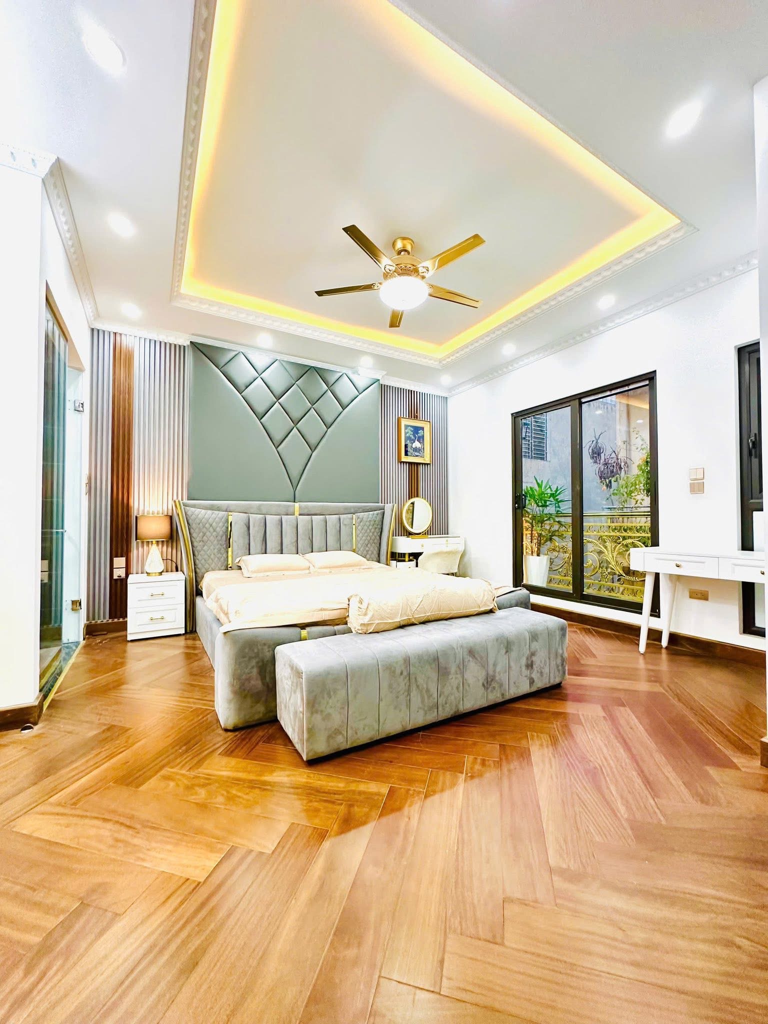 NHÀ PHÂN LÔ- Ô TÔ TRÁNH- 61M- 5 TẦNG- VỊ TRÍ ĐẸP- Ở SƯỚNG- DÂN TRÍ CAO- PHỐ ĐỖ QUANG.