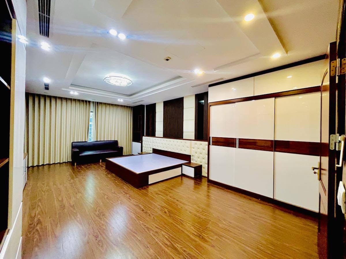 VỊ TRÍ ĐẮC ĐỊA- VỈA HÈ Ô TÔ TRÁNH- Ở SƯỚNG- KINH DOANH ĐỈNH- PHỐ NGUYỄN CHÁNH.