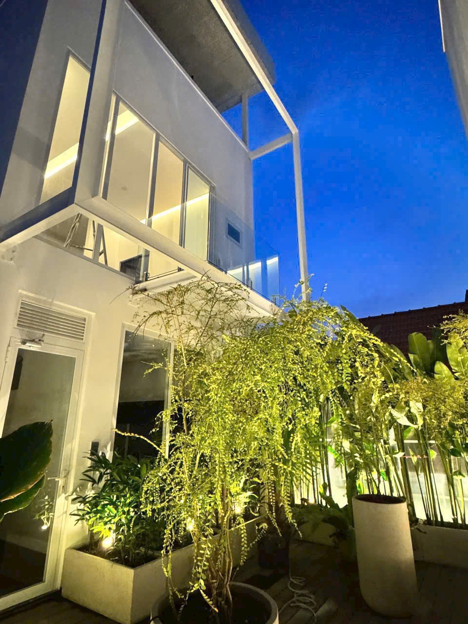 Bán nhà hẻm ô tô đường Lê Văn Thịnh Quận 2 giá 23,5 tỷ