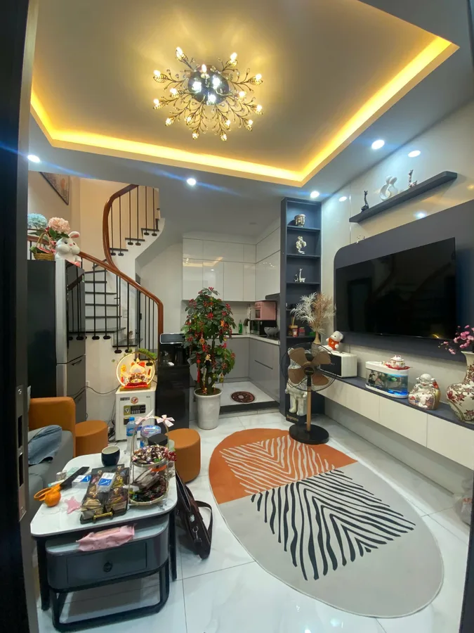 NHÀ MỚI ĐẸP – 5 TẦNG – CÁCH PHỐ TÔN ĐỨC THẮNG 10M NGÕ 278 . SÁT NGÃ 5 Ô CHỢ DỪA. GIAO THÔNG MỞ