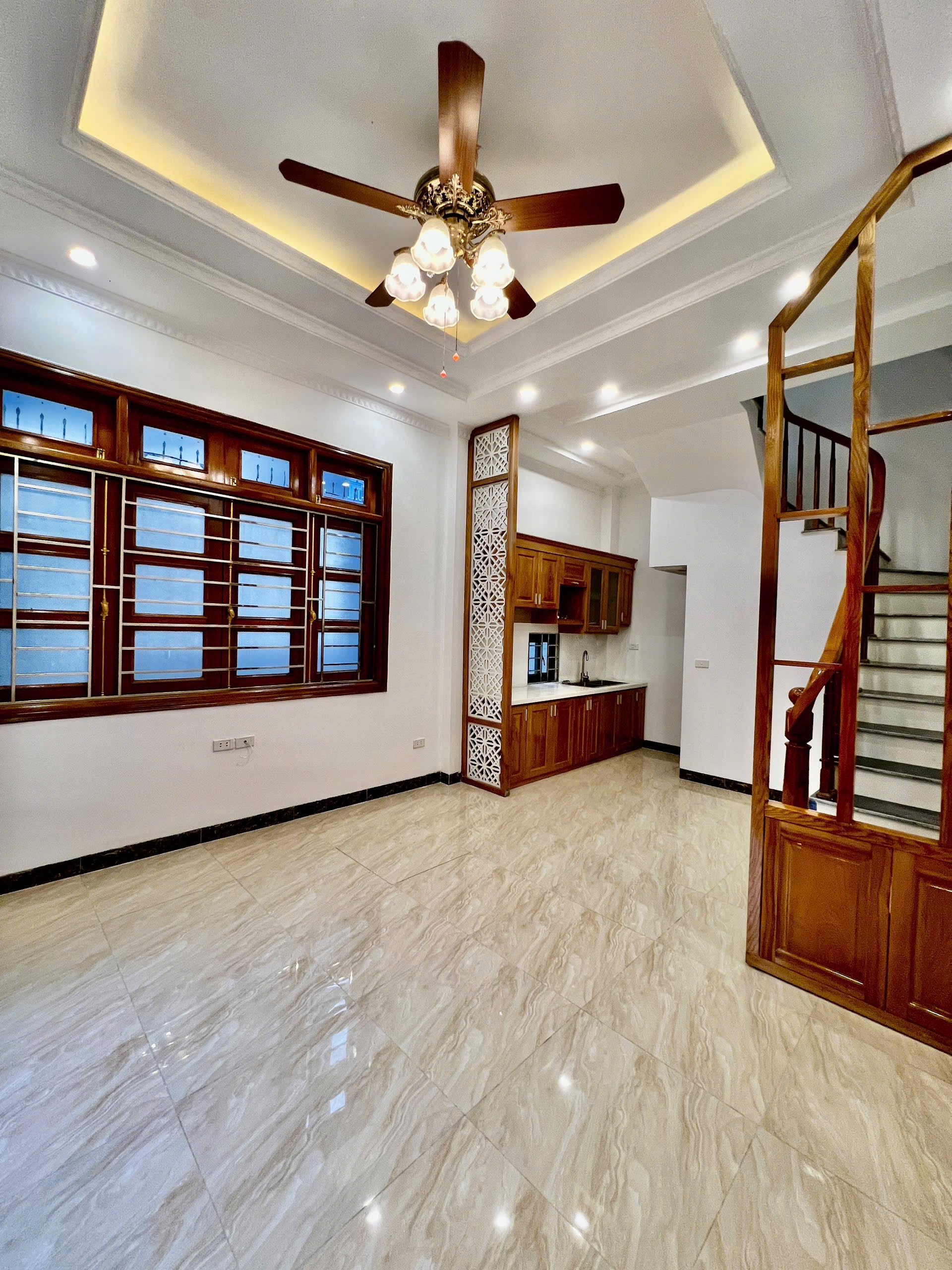 GIÁ TỐT - NHÀ MỚI KÍNH KOONG NGỌC TRÌ - 33M2 - 5 TẦNG - Ô TÔ CÁCH 10M