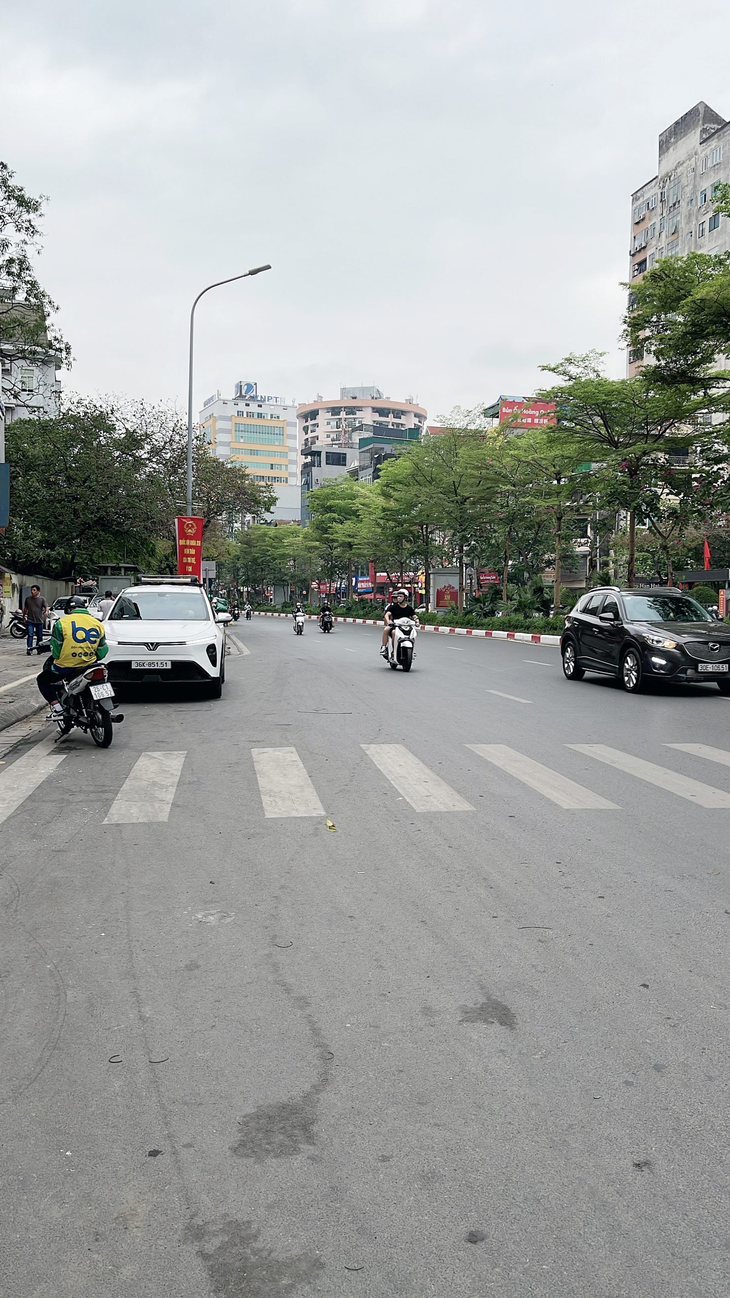 BÁN NHÀ MẶT PHỐ VIP, VỈA HÈ RỘNG, TRUNG TÂM CẦU GIẤY - 2 THOÁNG TRƯỚC SAU.