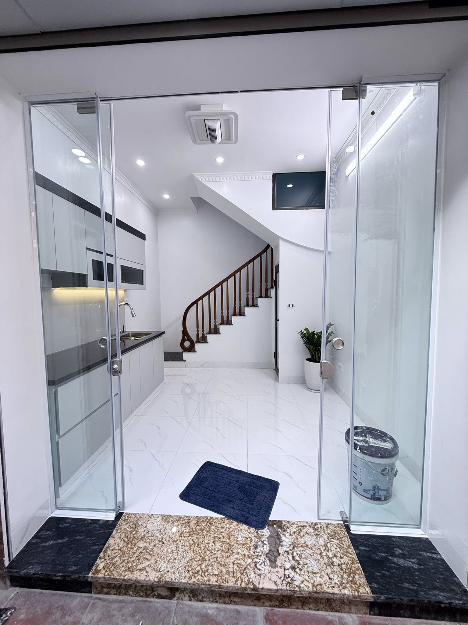 Siêu hiếm Kim Mã 20m2, 3T, 10m ra mặt phố, full nội thất,