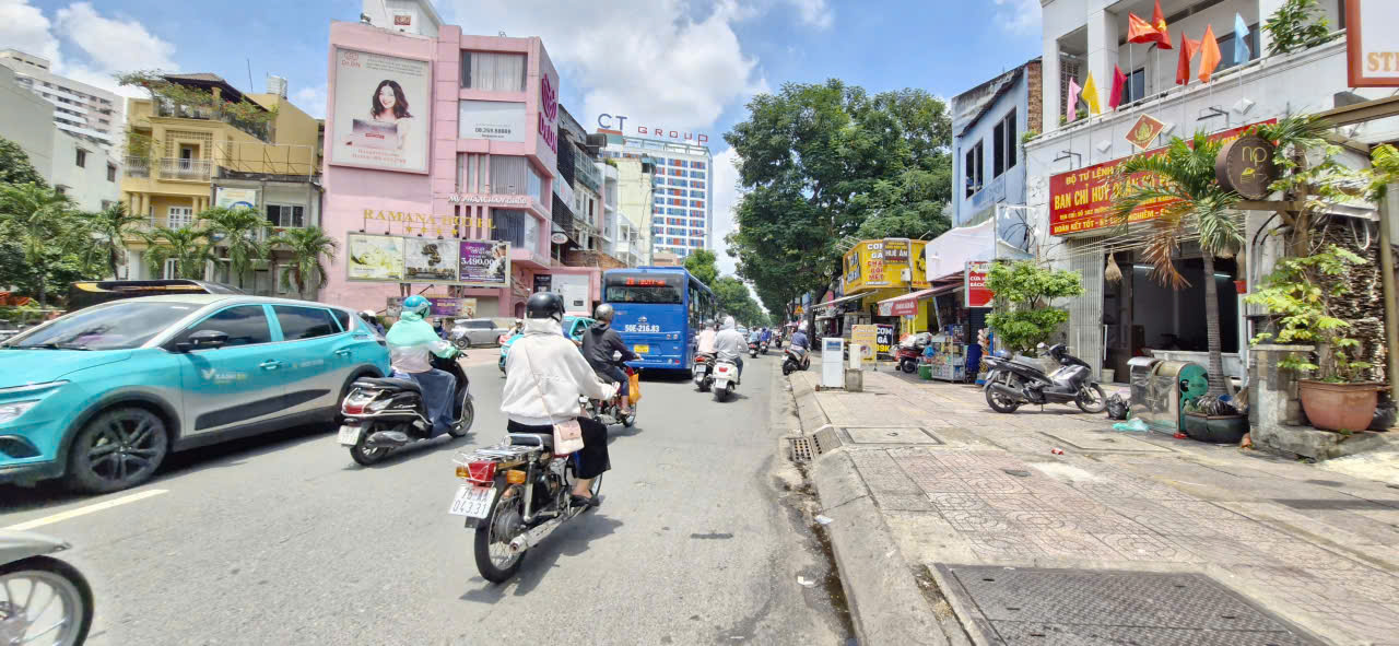 Bán nhà 3 tầng Mặt Tiền trung tâm Q3, sát CV Tao đàn, quỹ đất hiếm 232m2, pháp lý chuẩn, ngang 8m.