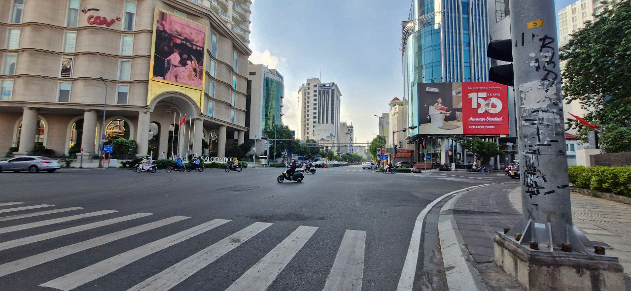 Quận 3, bán nhà MT Nguyễn Thông, góc ngã 4, khu vực hiếm 230m2, ngang 8m, pháp lý chuẩn.