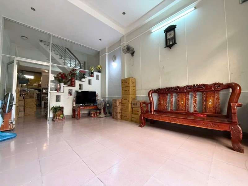 Bán nhà mặt tiền đường số 4, Phước Bình, Q9, Thủ Đức, TP HCM. DT 98m2, 2 tầng. Giá 10.1 tỷ, SHR - 0933125879.