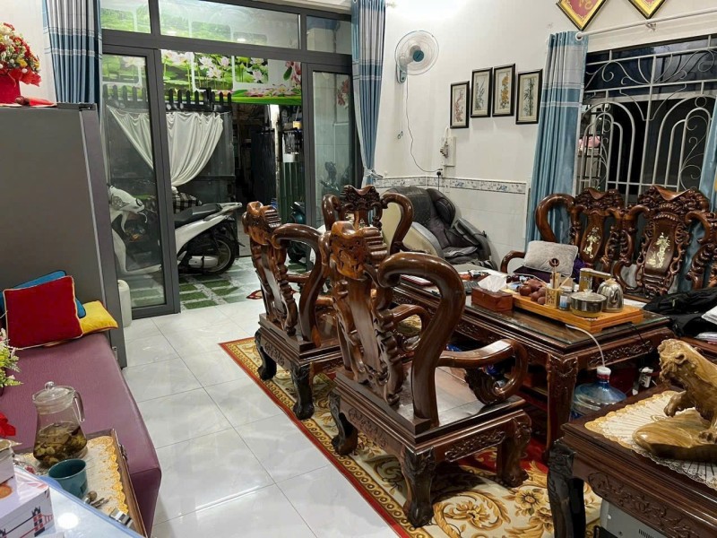 Bán nhà đường số 10, Tam Bình, Thủ Đức, TP HCM. DT 96m2, cấp 4, 3PN. Giá 4.85 tỷ, SHR - 0933125879.