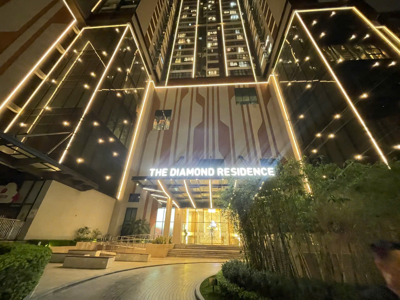 CĂN HỘ CAO CẤP THE DIAMOND RESIDENCE – 3PN – FULL NỘI THẤT TIỀN TỶ – CÓ SLOT Ô TÔ