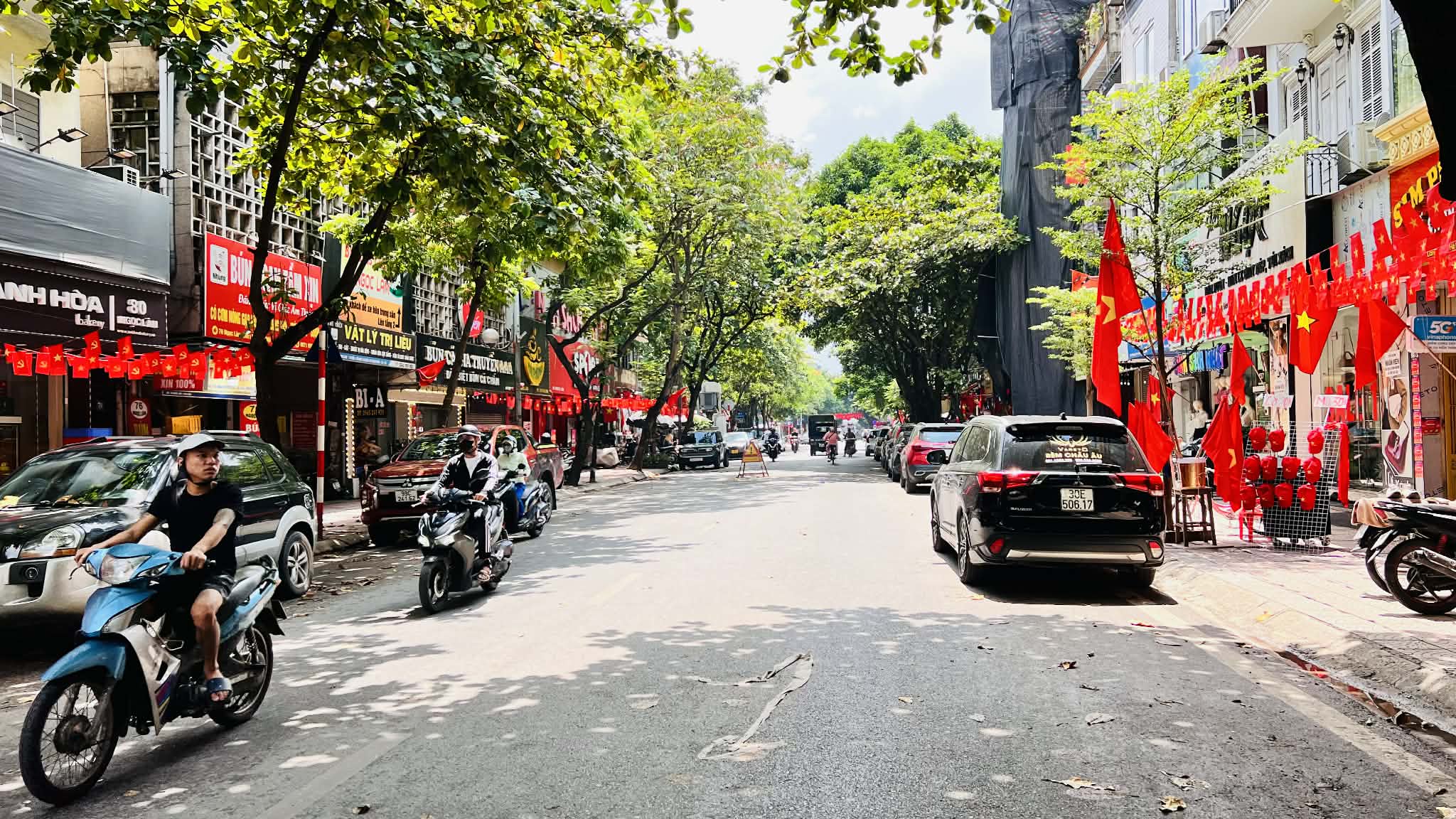 nhà đẹp Ngọc Lâm, 75m x 6tầng, vỉa hè, ôtô tránh, gần trường học + chung cư cao cấp, kinh doanh ngày đêm