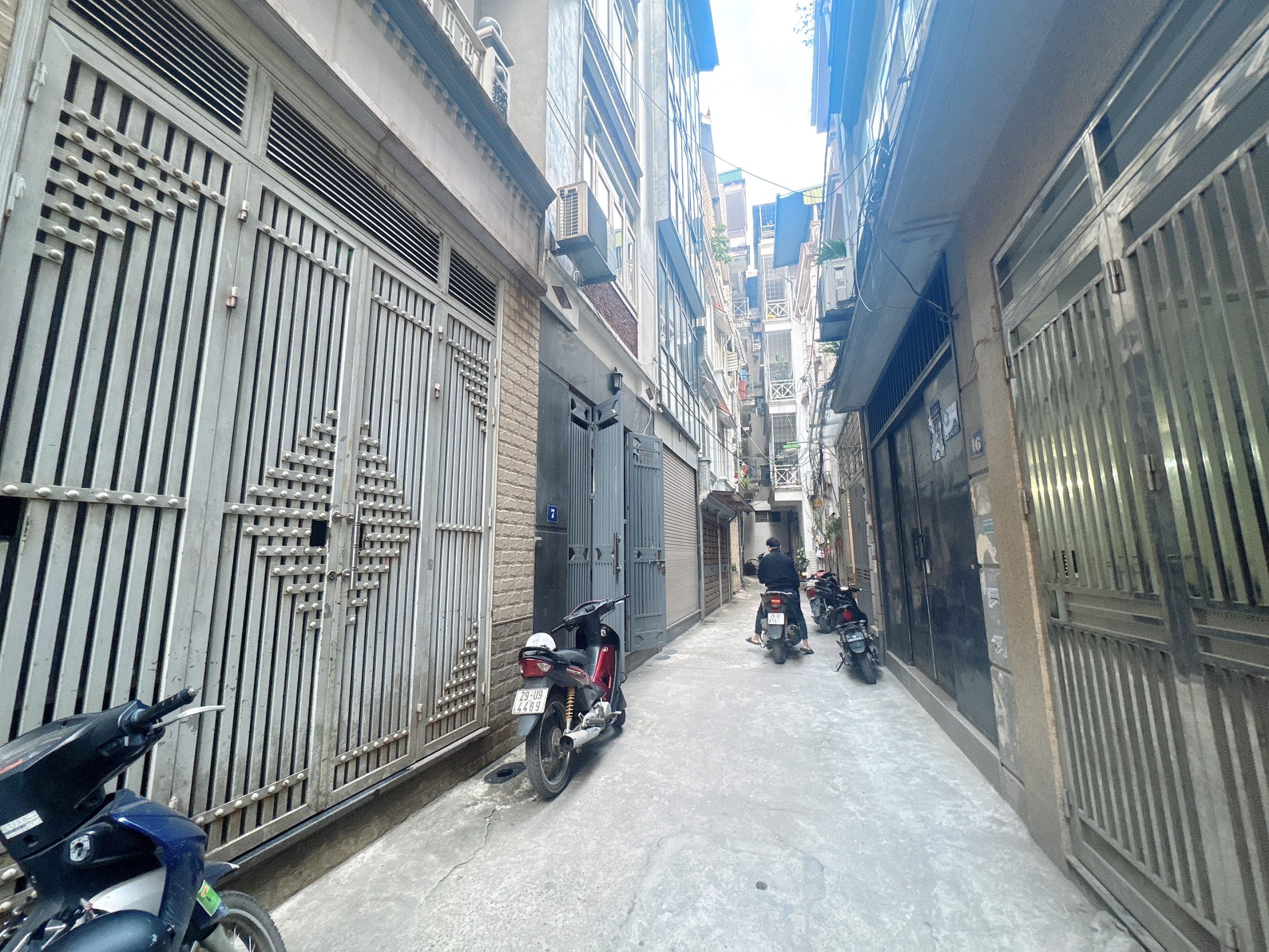 ⚜️SIÊU PHẨM NHÀ ĐẸP - LẠC LONG QUÂN - GẦN PHỐ, NGÕ Ô TÔ, NGHÁCH THÔNG THOÁNG - DÂN XÂY CHẮC CHẮN. GIÁ 13.5 TỶ ,,