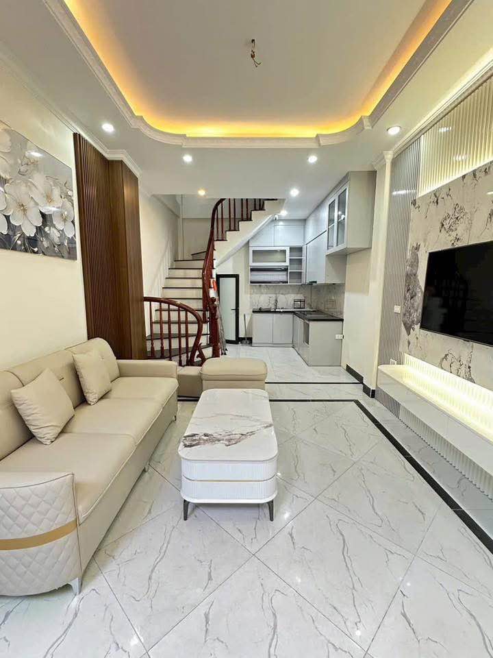 Bán Nhà 5T, 33m2 giá 7,45 tỷ Ngọc Thuỵ, Long Biên (Ô tô cách nhà 25m)